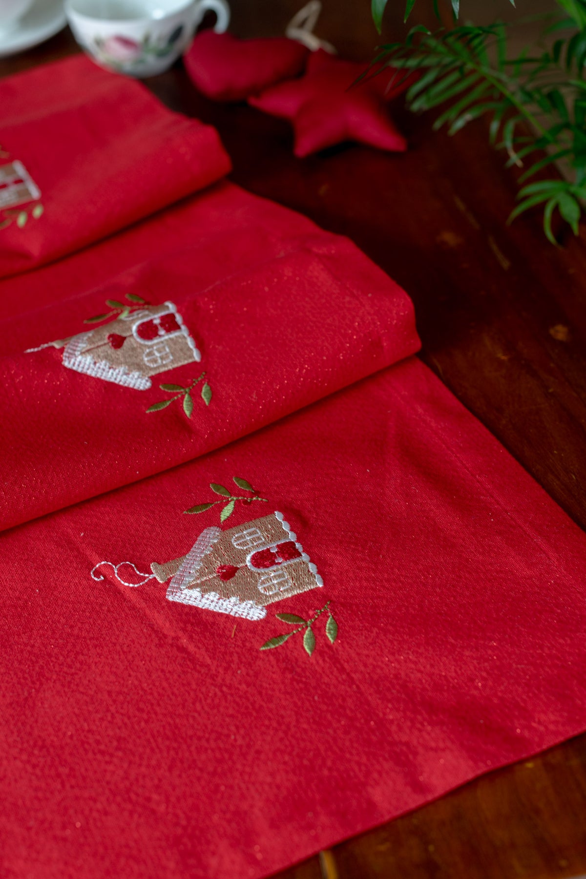 Cotton Lurex table runner with embroidery 13x62 inches