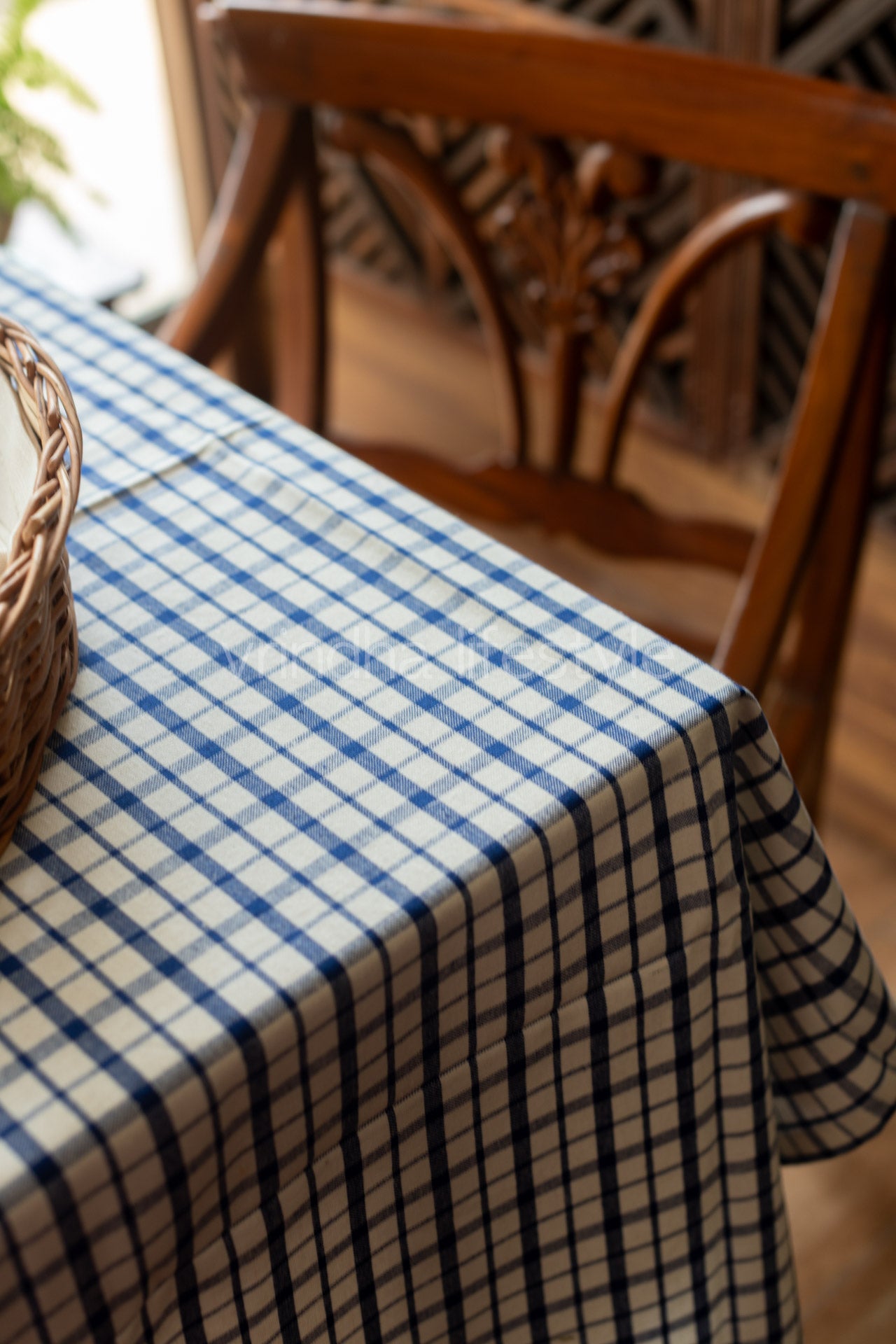 Woven checks table cloth with lace detailing -4/6 seater