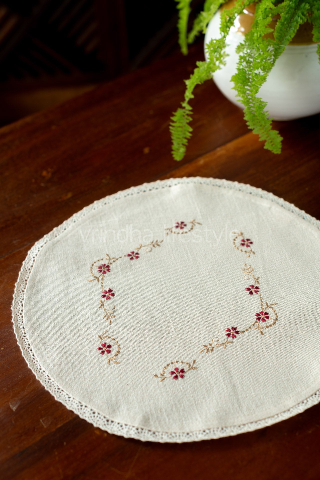 Embroidered fabric doily / mat