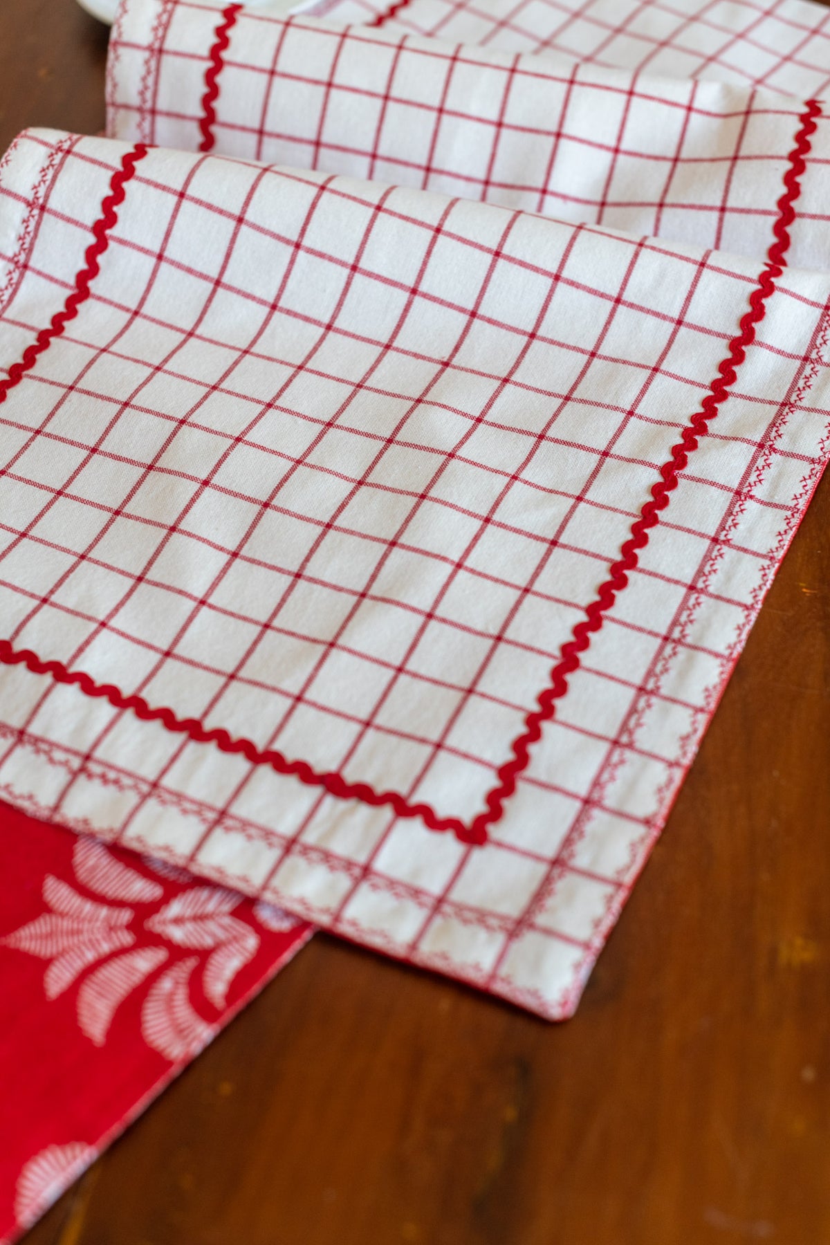 Reversible cotton table runner -14x58 inches