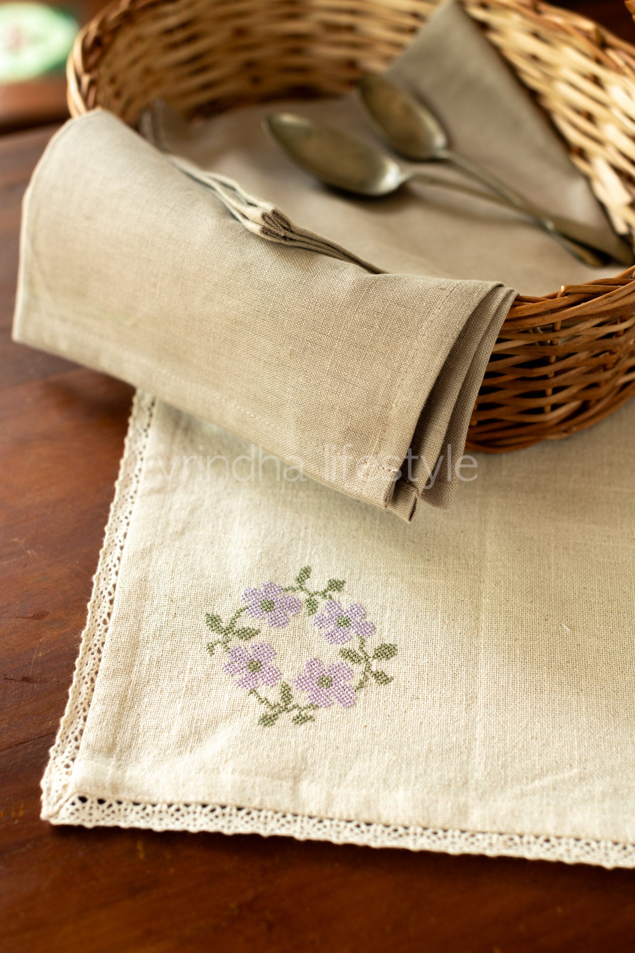 Cotton slub tray mat with embroidery and lace detailing