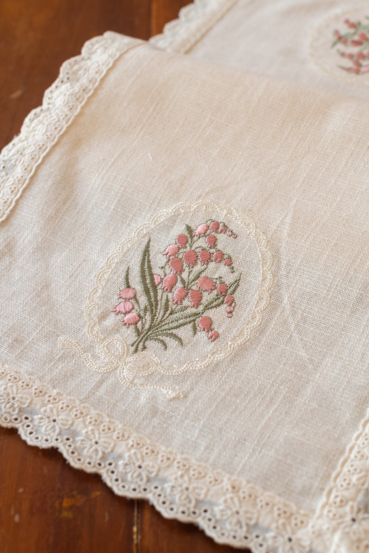 Cotton slub runner with embroidery and lace detailing - 11.5x33 inches-customisable