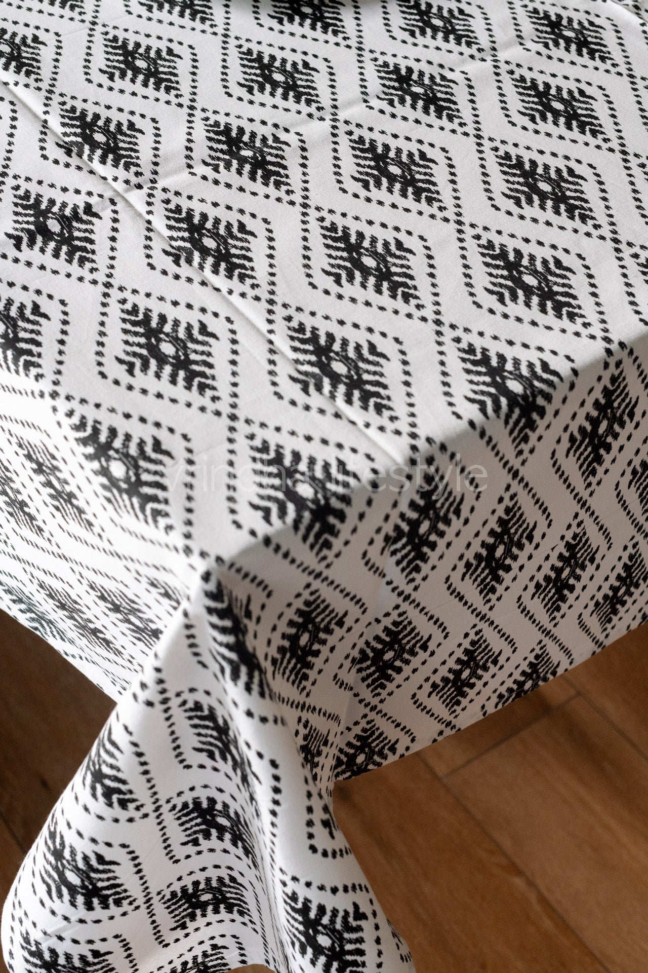 Printed cotton table cloth-6 seater
