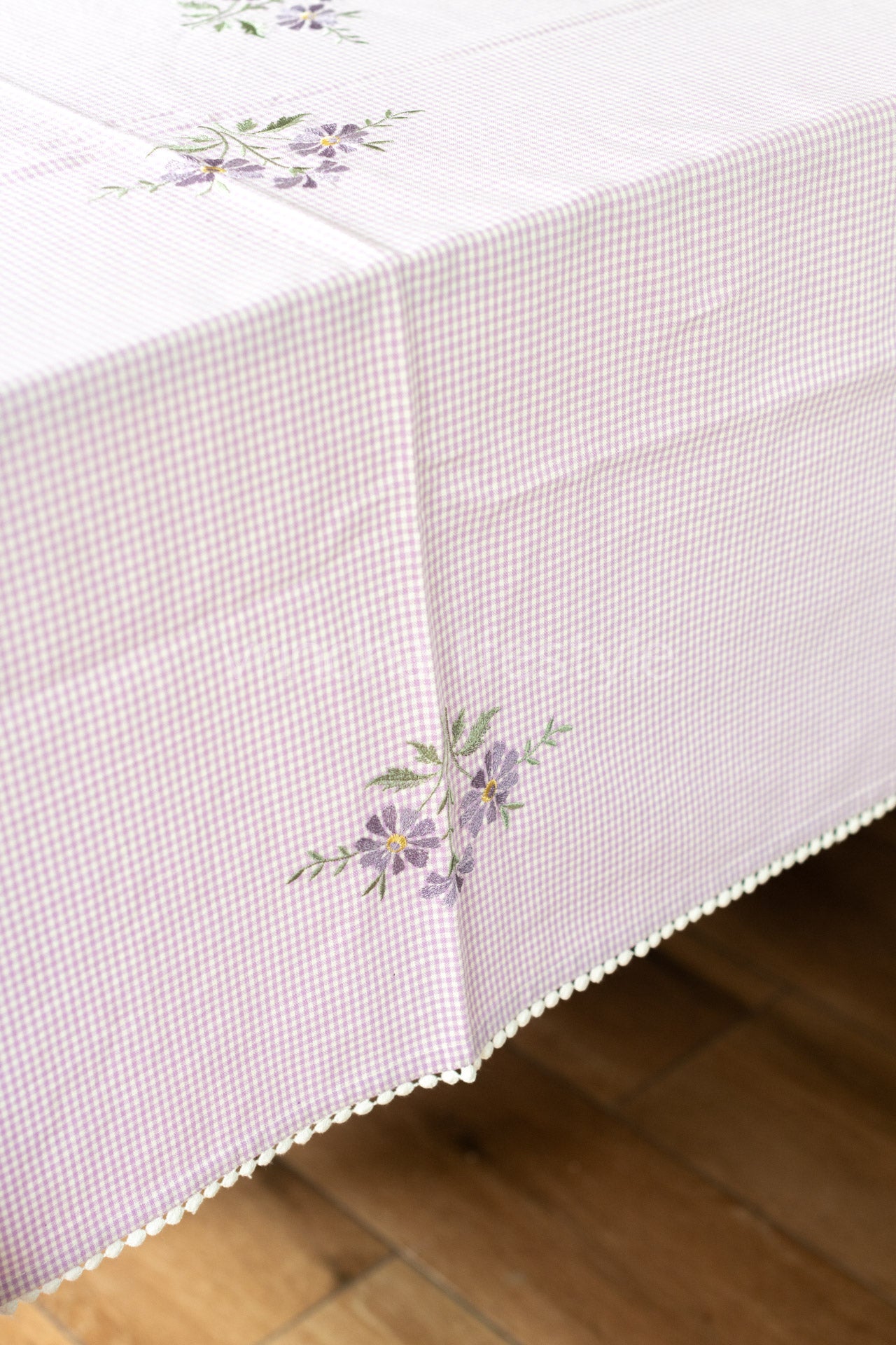 COTTON TABLE CLOTH with embroidery and lace detailing-6 seater -customisable