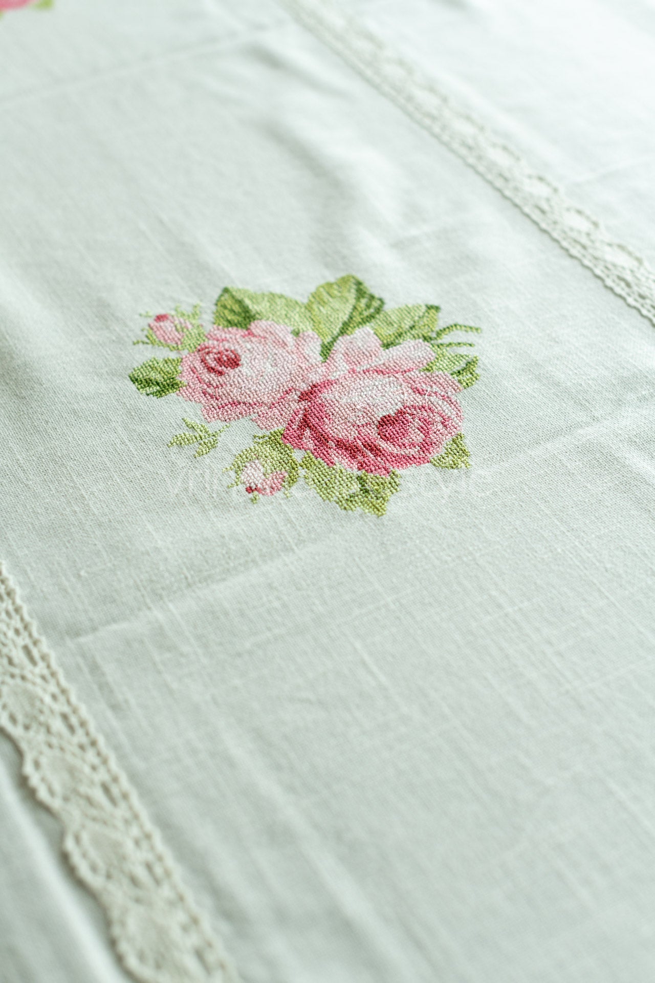 COTTON TABLE CLOTH with embroidery and lace detailing -8 seater-customisable