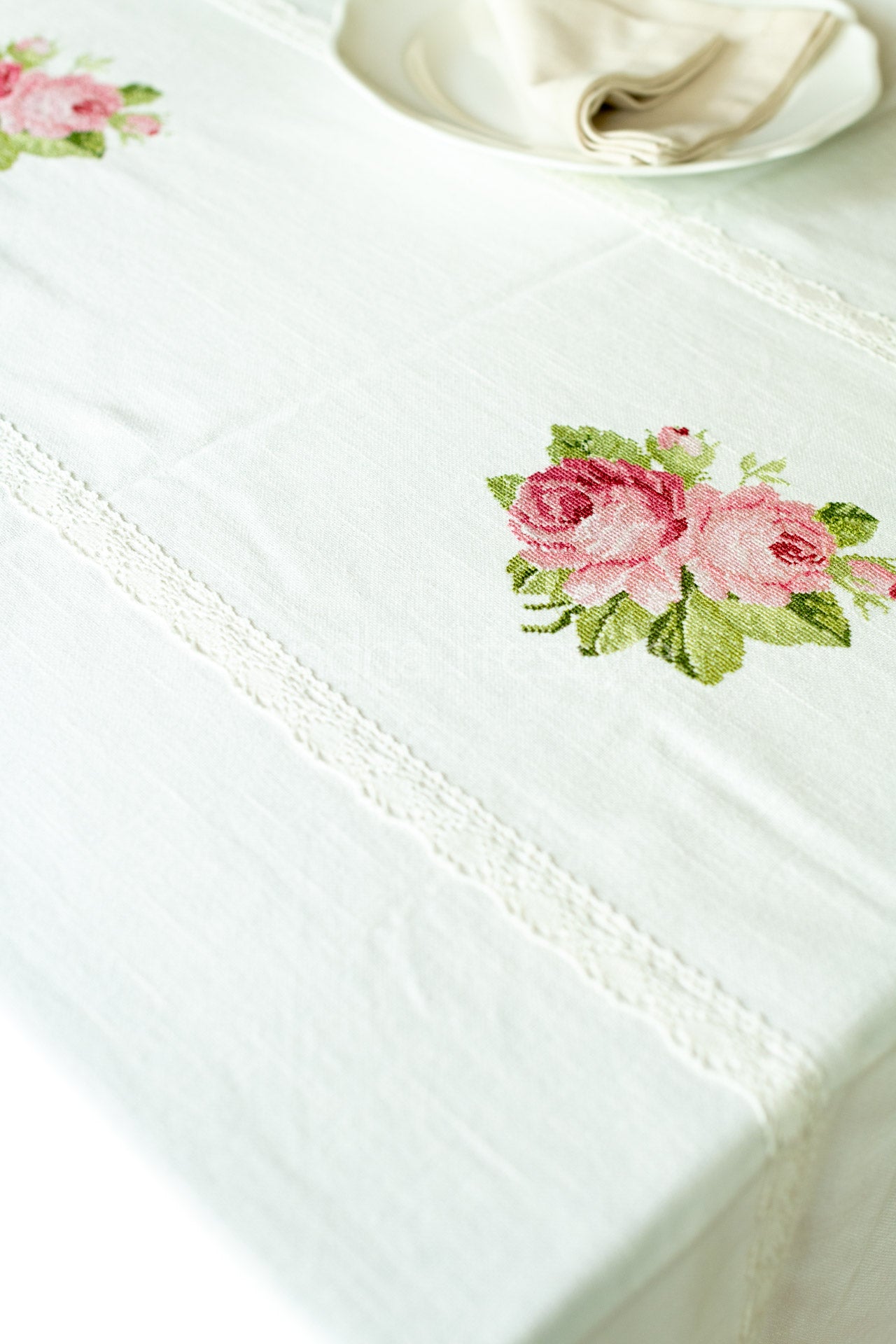 COTTON TABLE CLOTH with embroidery and lace detailing -8 seater-customisable