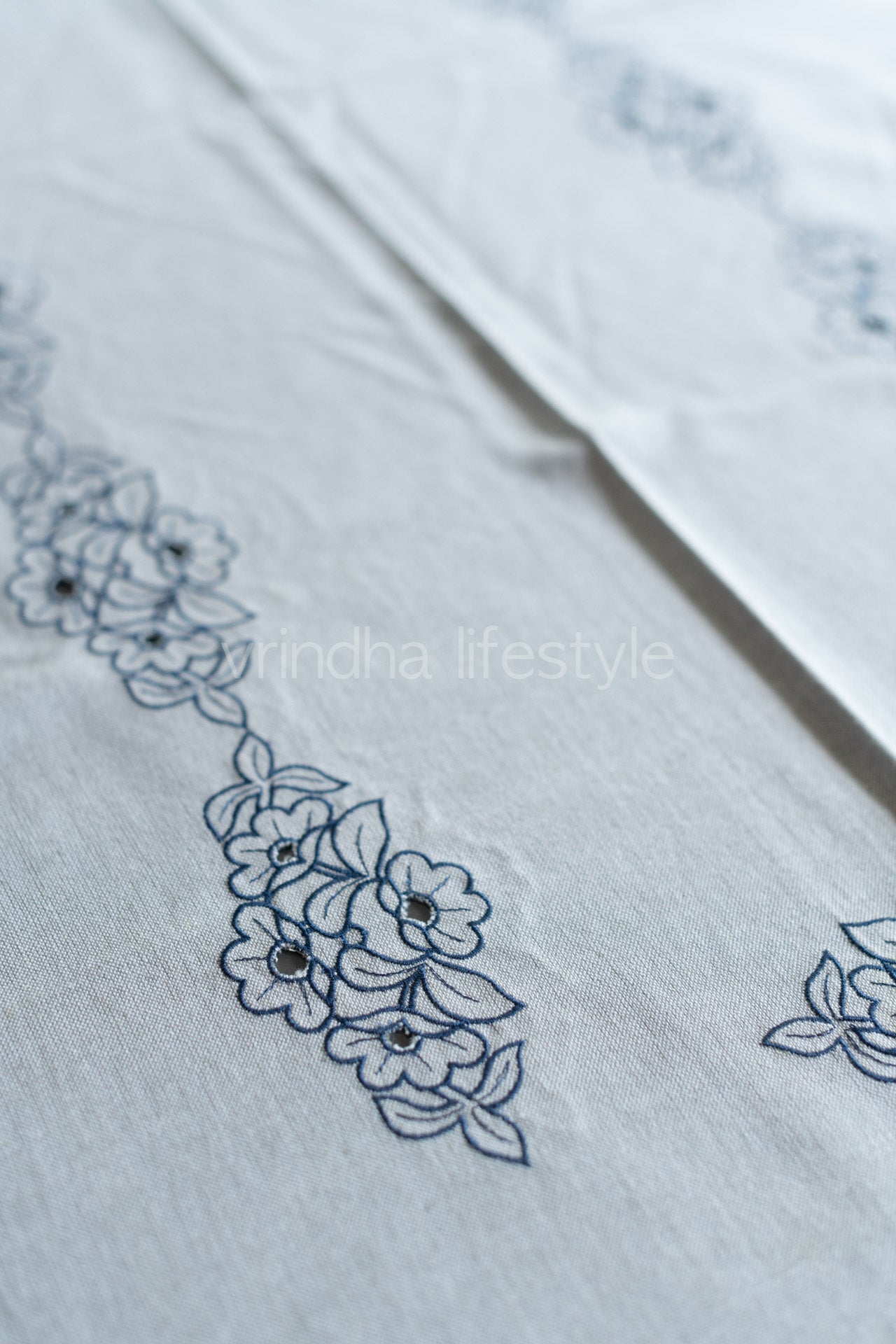 COTTON TABLE CLOTH (4/6 seater) with cut work embroidery