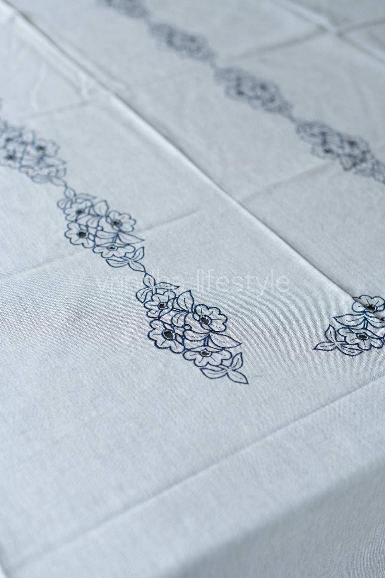 COTTON TABLE CLOTH (4/6 seater) with cut work embroidery
