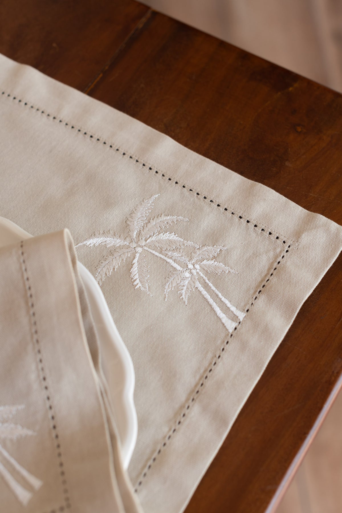 Embroidered place mat -Set of 2