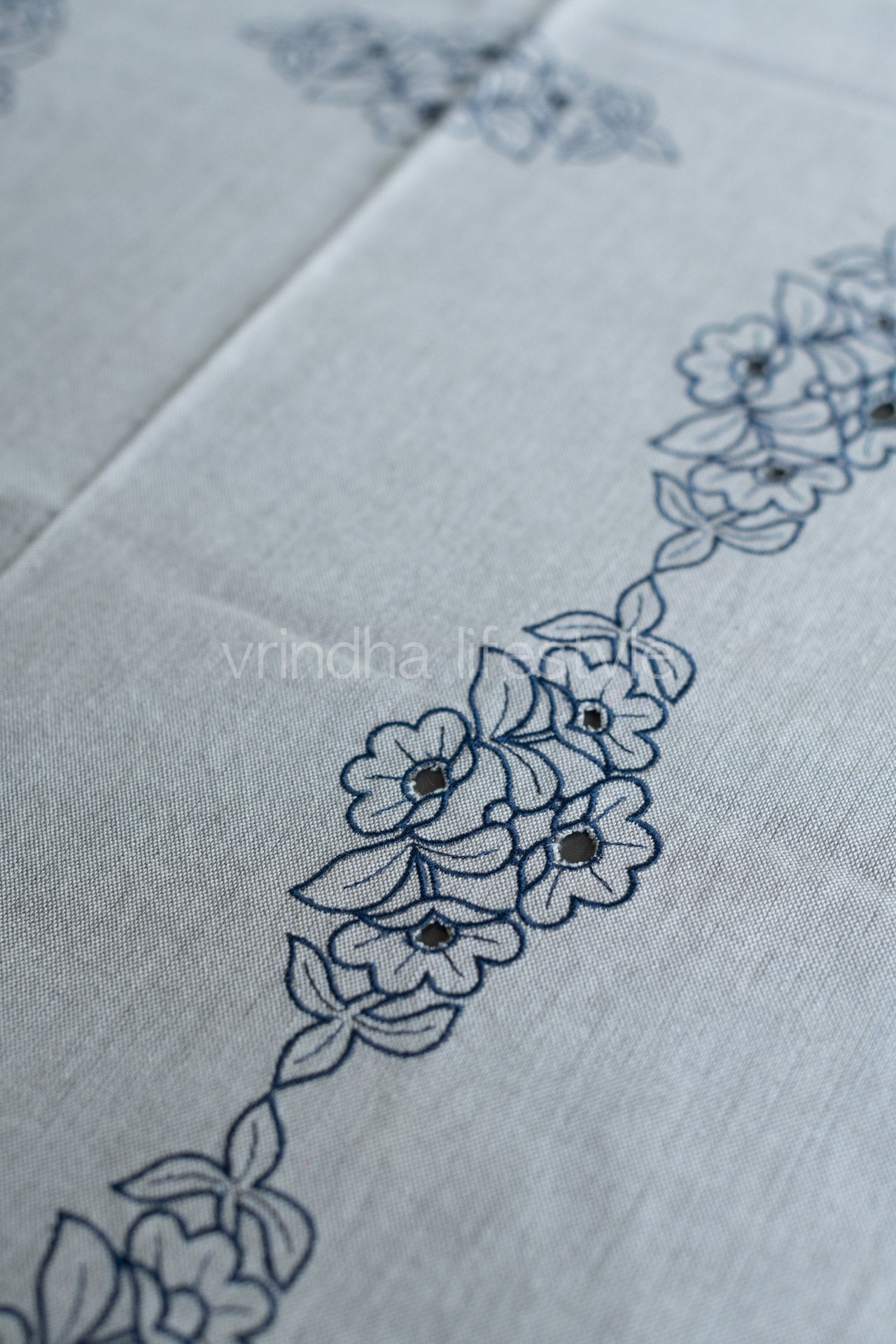 COTTON TABLE CLOTH (4/6 seater) with cut work embroidery