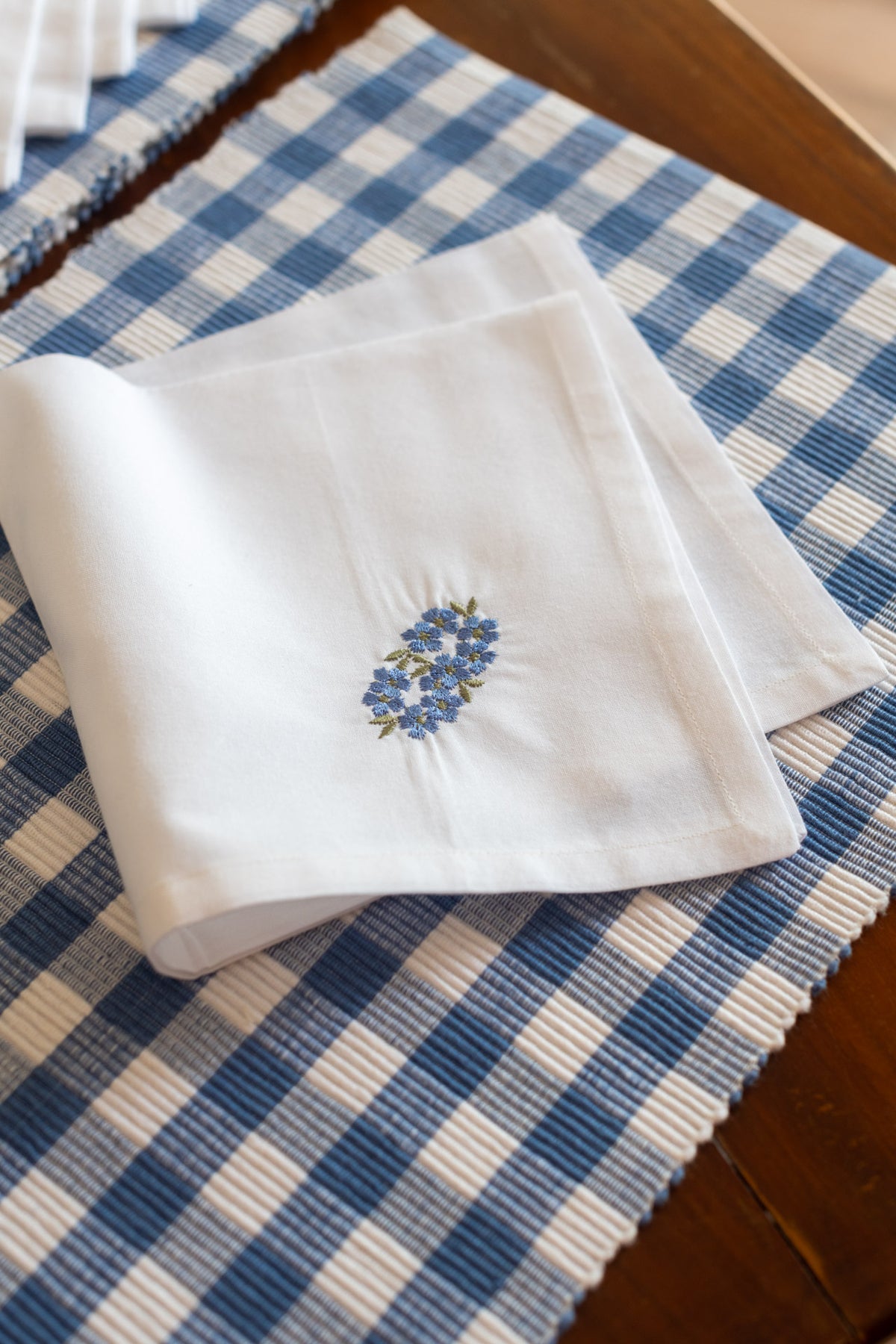 PLACEMATS AND NAPKINS-Set of 6 placemats with embroidery and 6 napkins