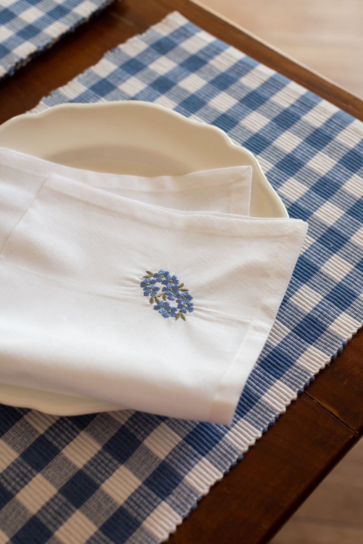 PLACEMATS AND NAPKINS-Set of 6 placemats with embroidery and 6 napkins