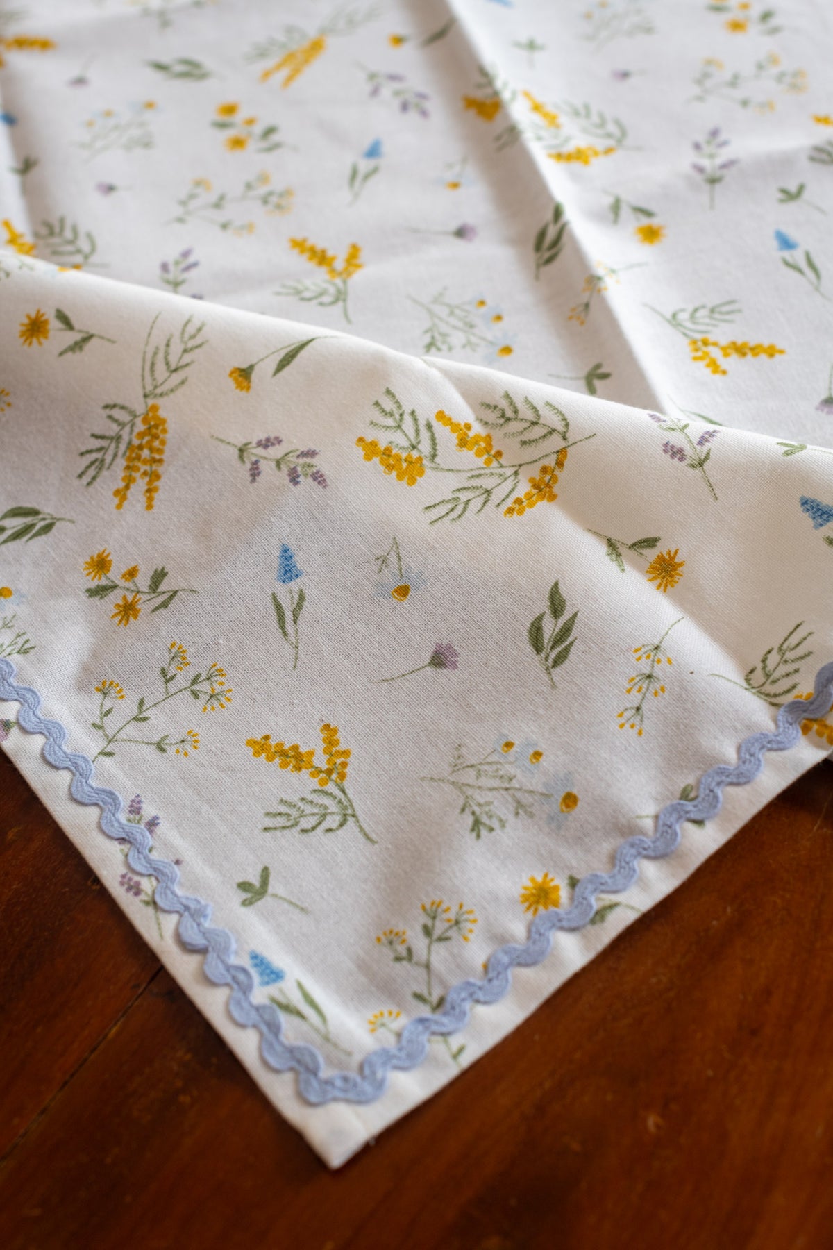 COTTON TABLE CLOTH with lace detailing  28 inches-Coffee table