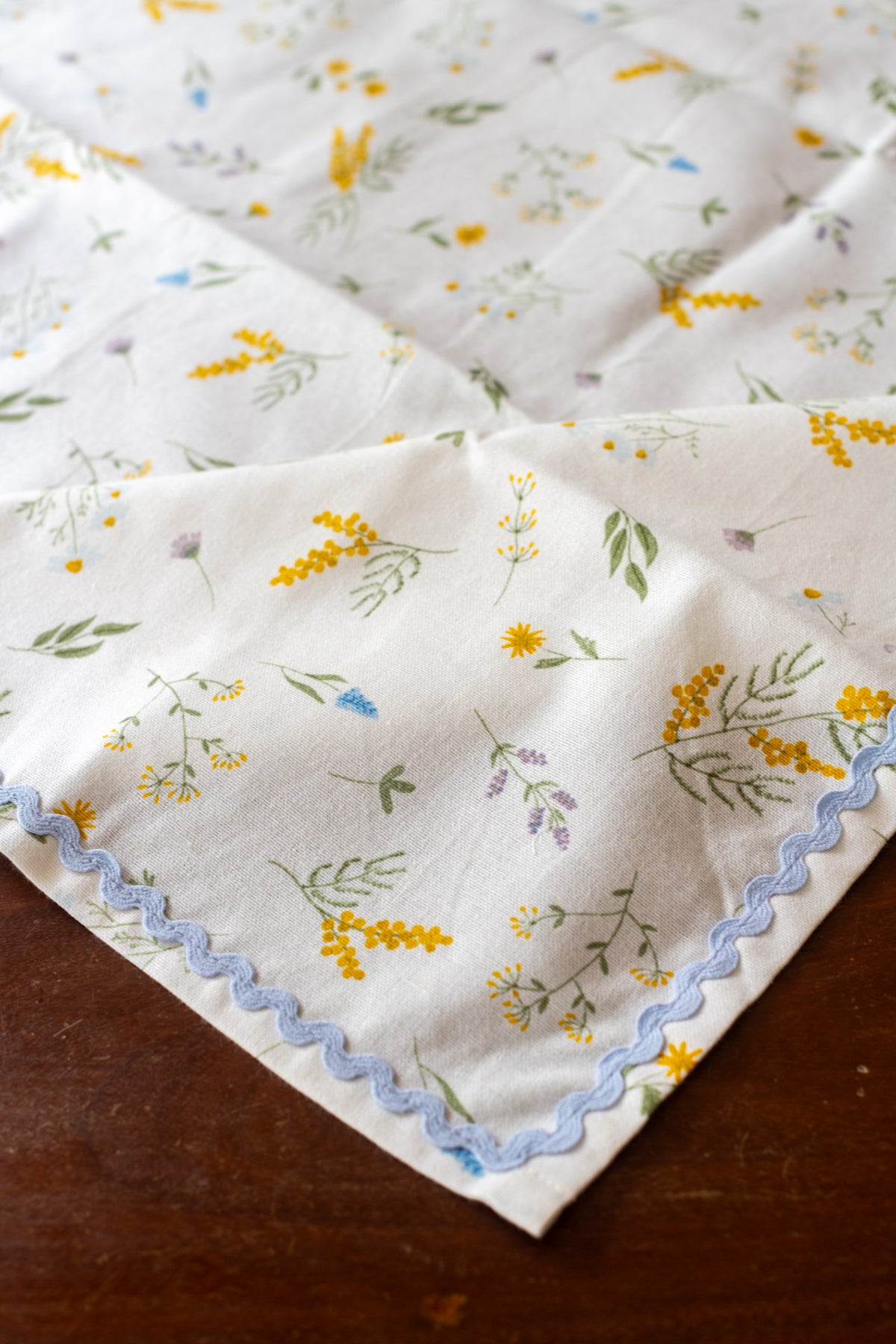 COTTON TABLE CLOTH with lace detailing  28 inches-Coffee table