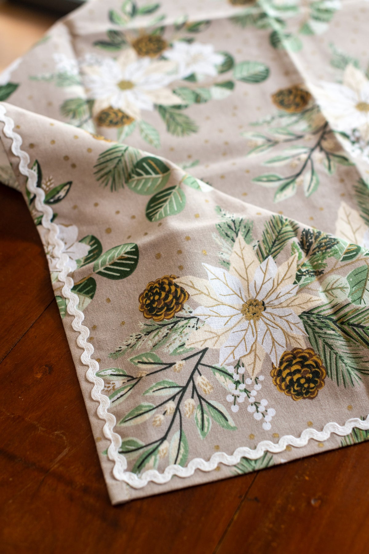 Table cloth with cotton lace detailing -coffee table