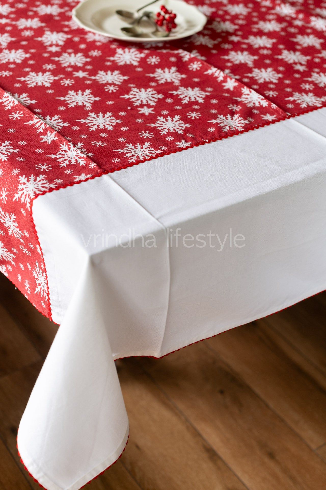 Printed cotton lurex table cloth with lace detailing -8 seater-60x100 inches