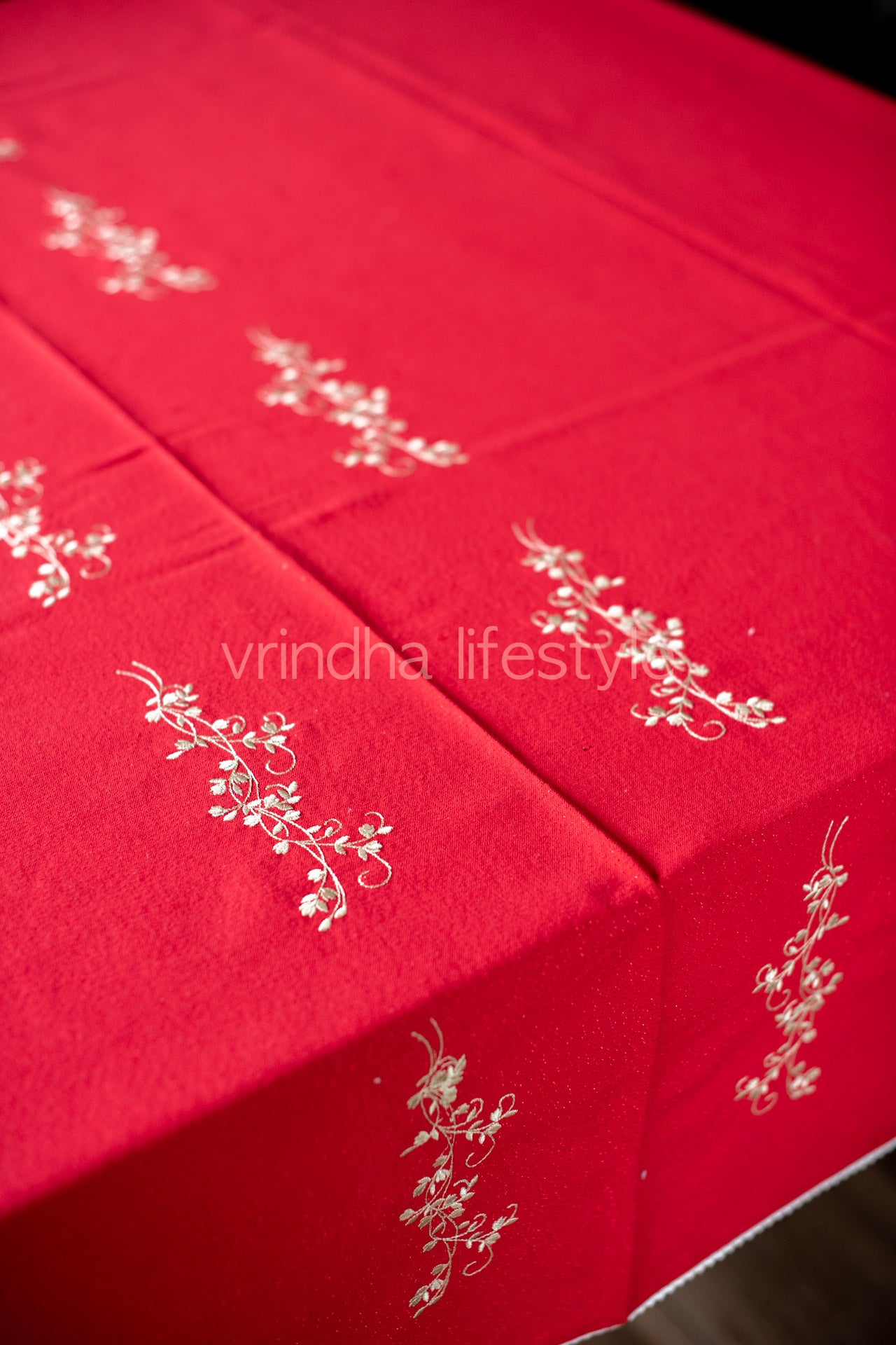 Cotton lurex table cloth with embroidery and lace detailing-8 seater