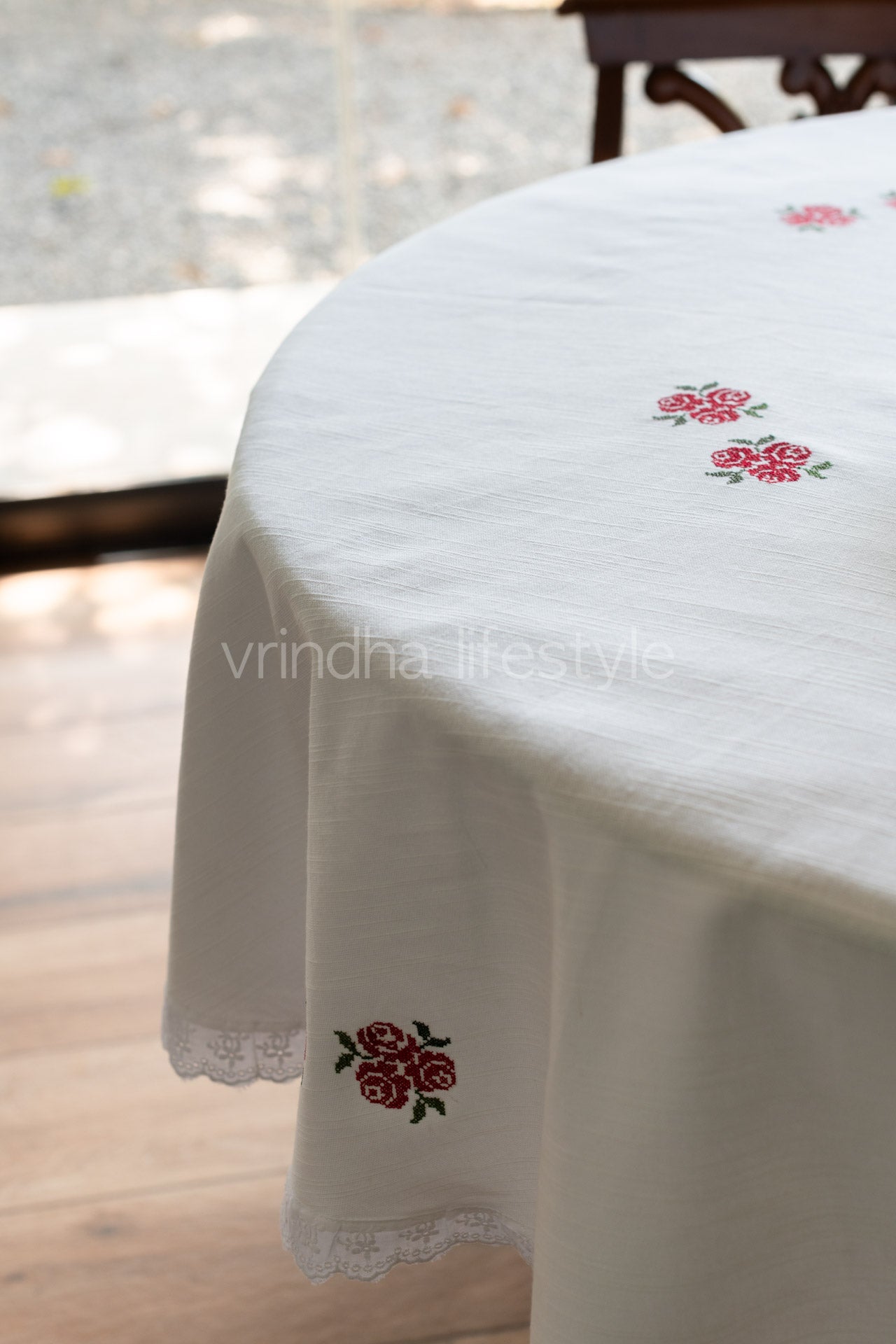 Table cloth with embroidery and lace detailing -Round-4 /6 seater