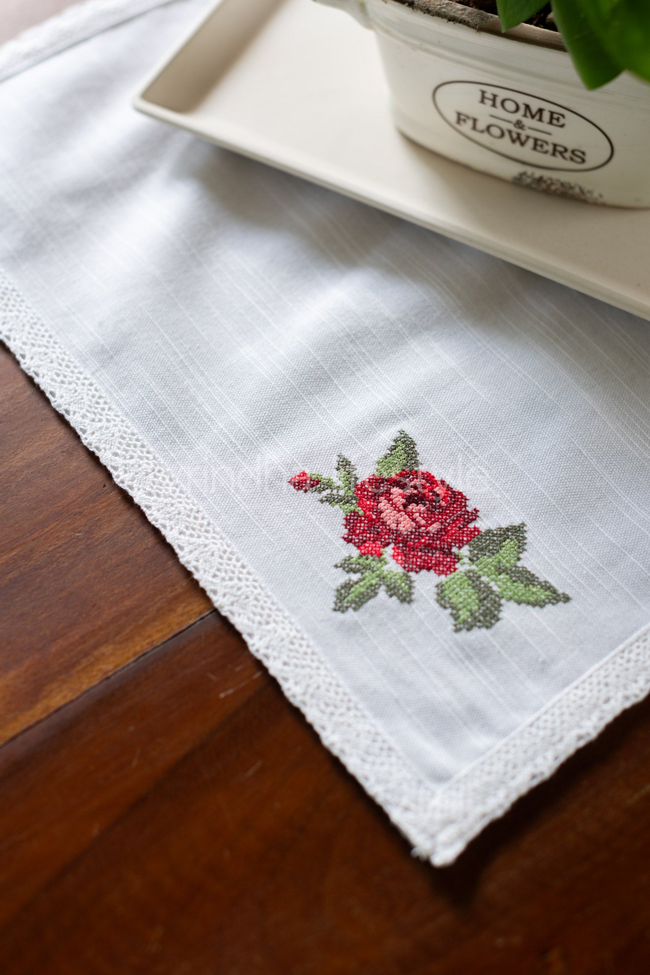 Cotton slub tray mat with floral embroidery and lace detailing-single unit