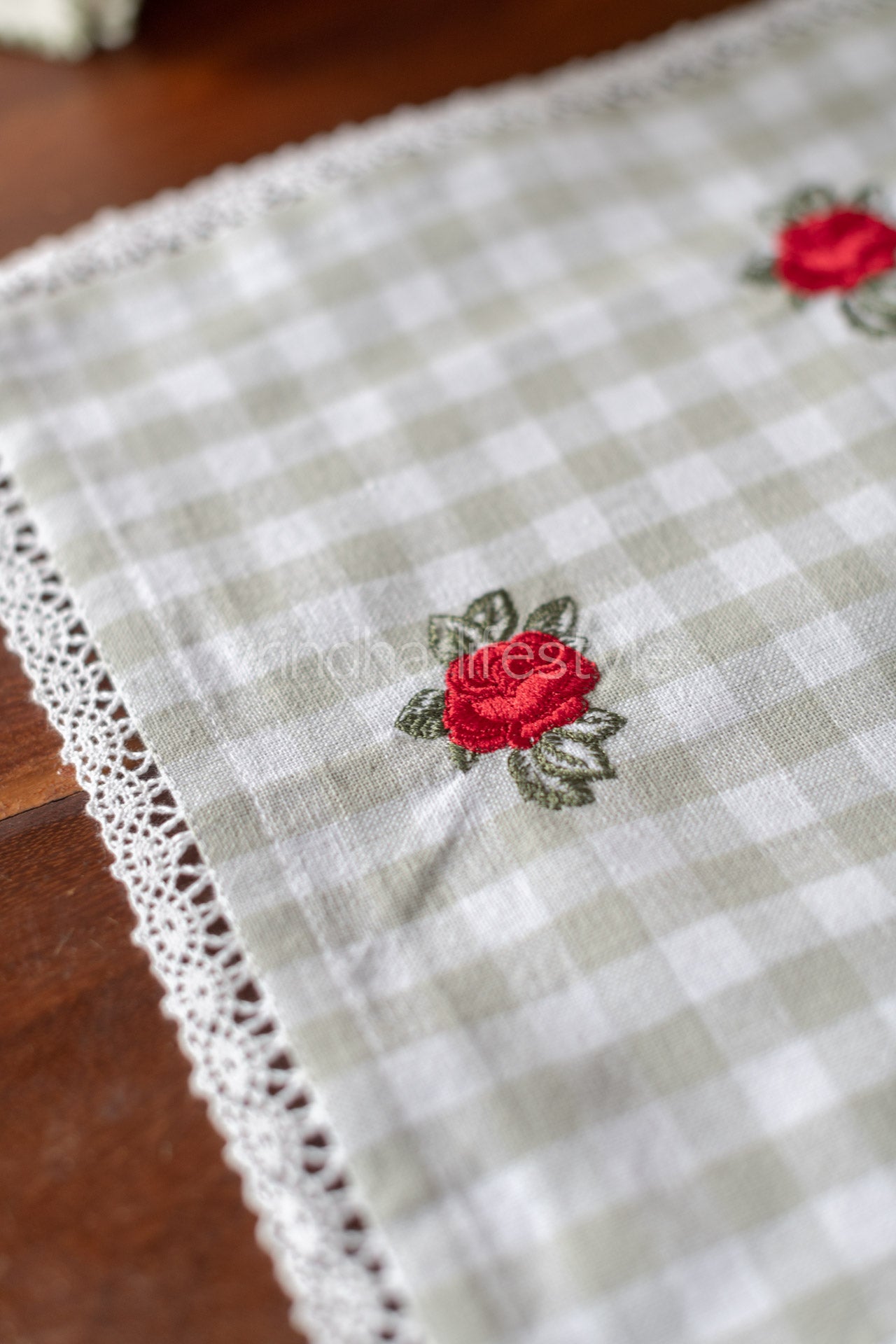 Cotton runner with embroidery - 11x23inches