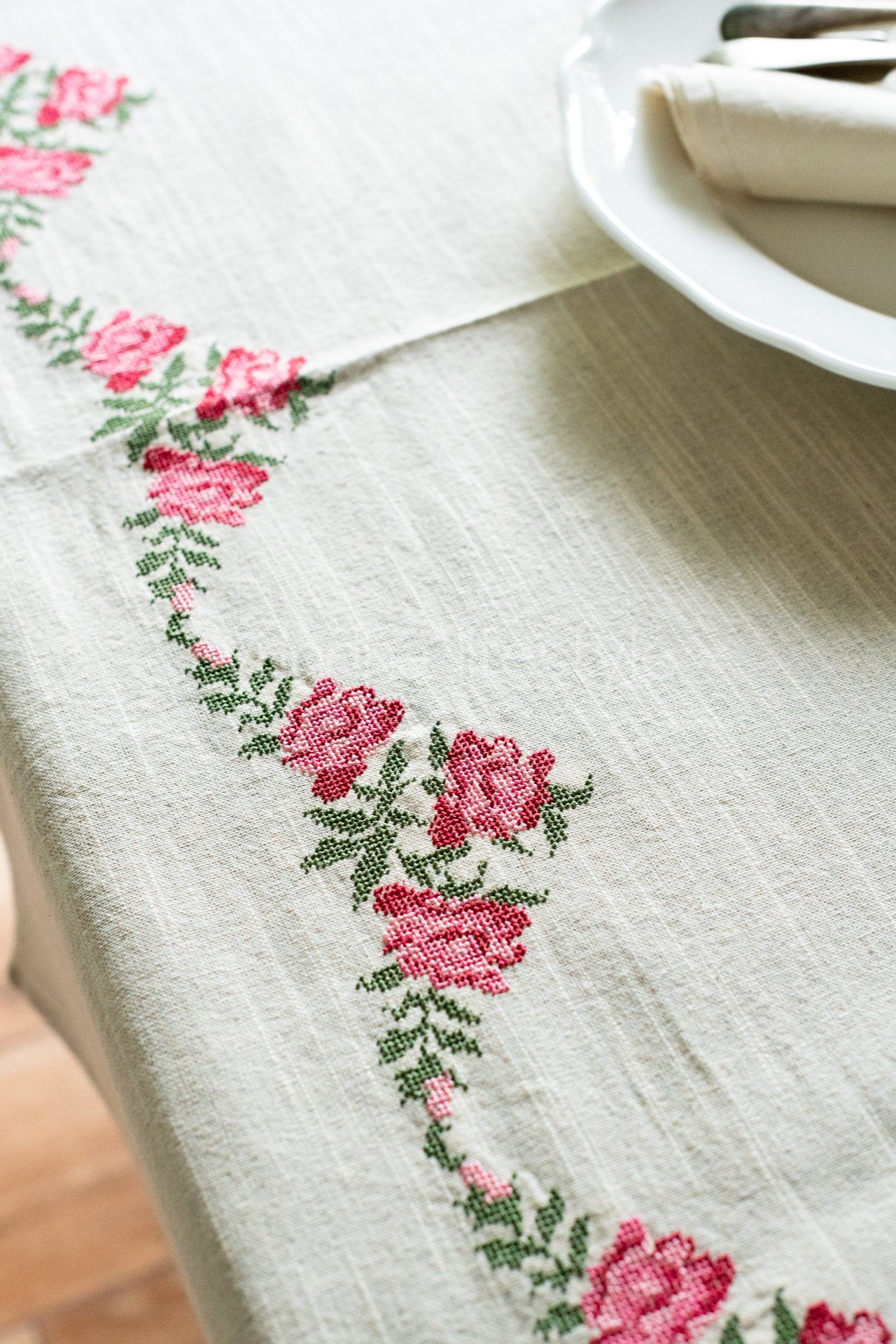 COTTON TABLE CLOTH with floral cross stitch embroidery -8/6 seater