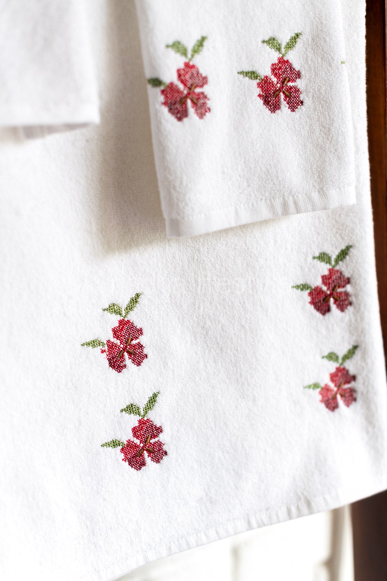 Embroidered towel set-Set of one bath towel, hand towel and face towel -Set of 3