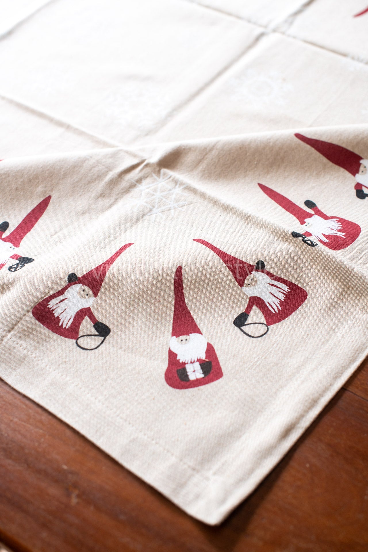 Printed table cloth -coffee table