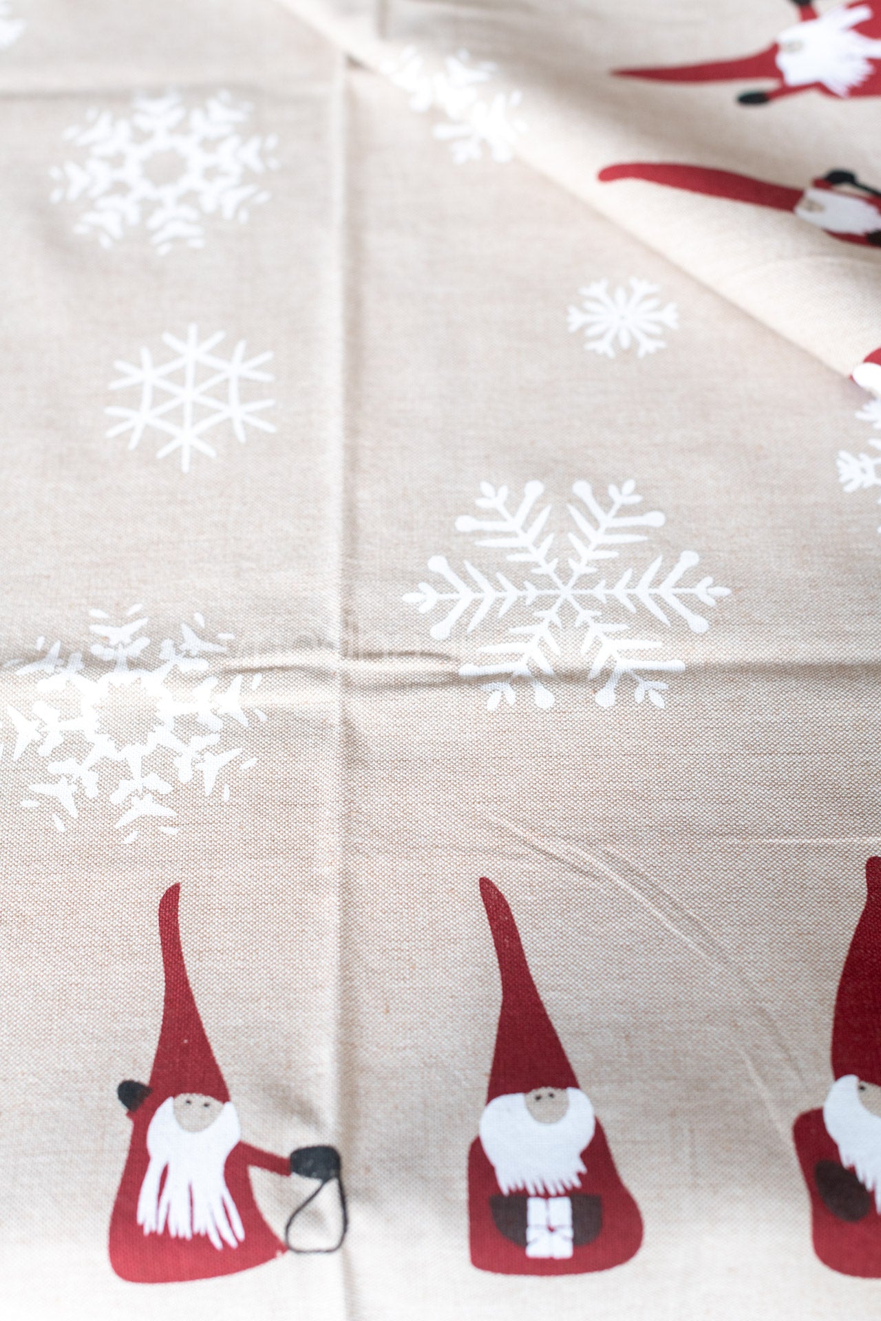 Printed table cloth -coffee table