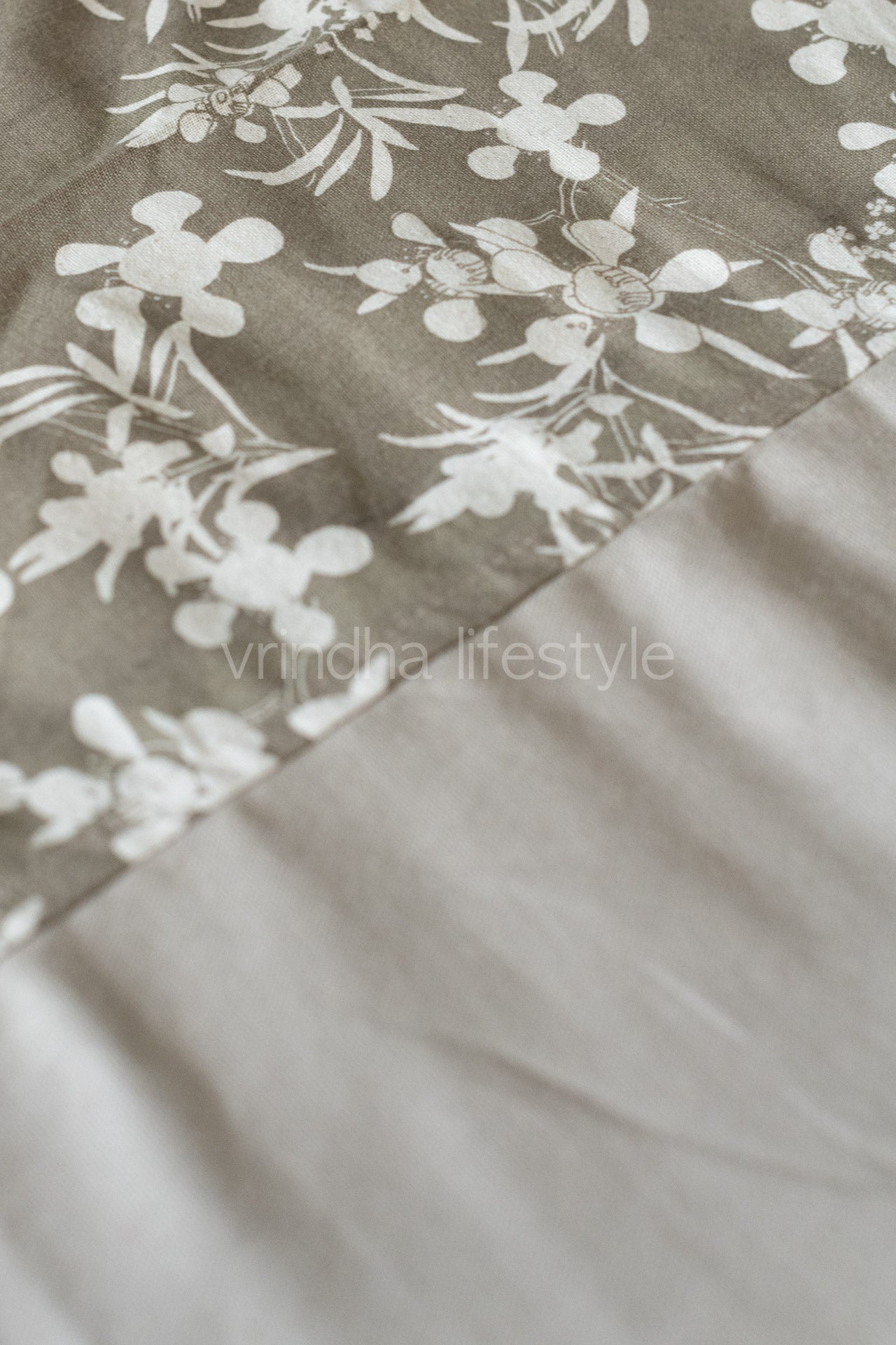 COTTON PRINTED BEDSHEET WITH PLAIN BORDER-King size