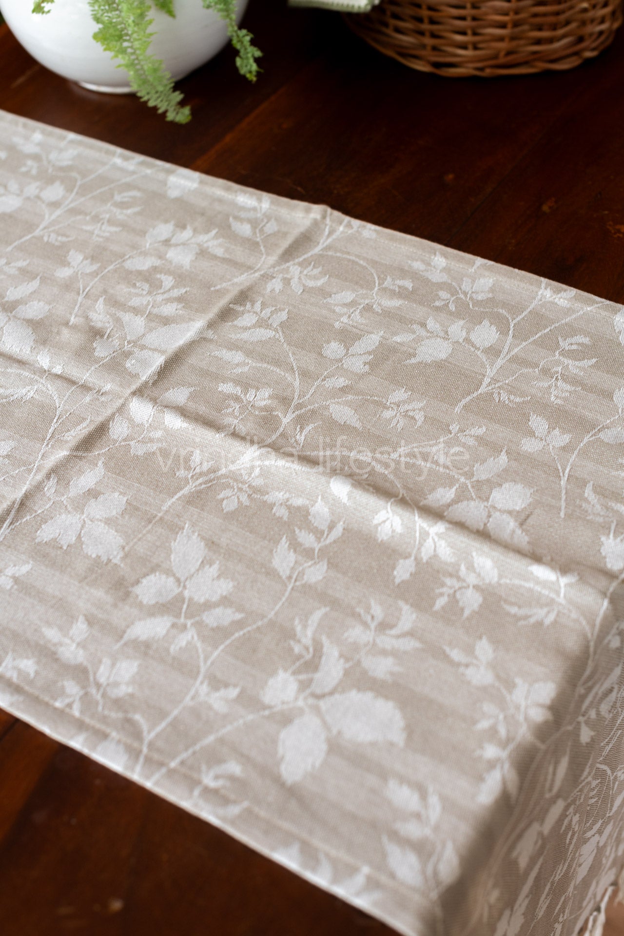 Jacquard cotton table runner with tassels-16x52