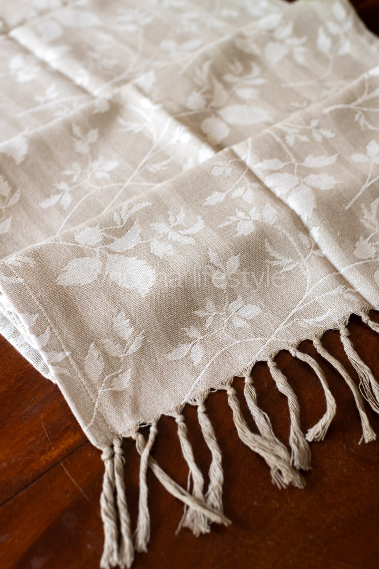 Jacquard cotton table runner with tassels-16x52