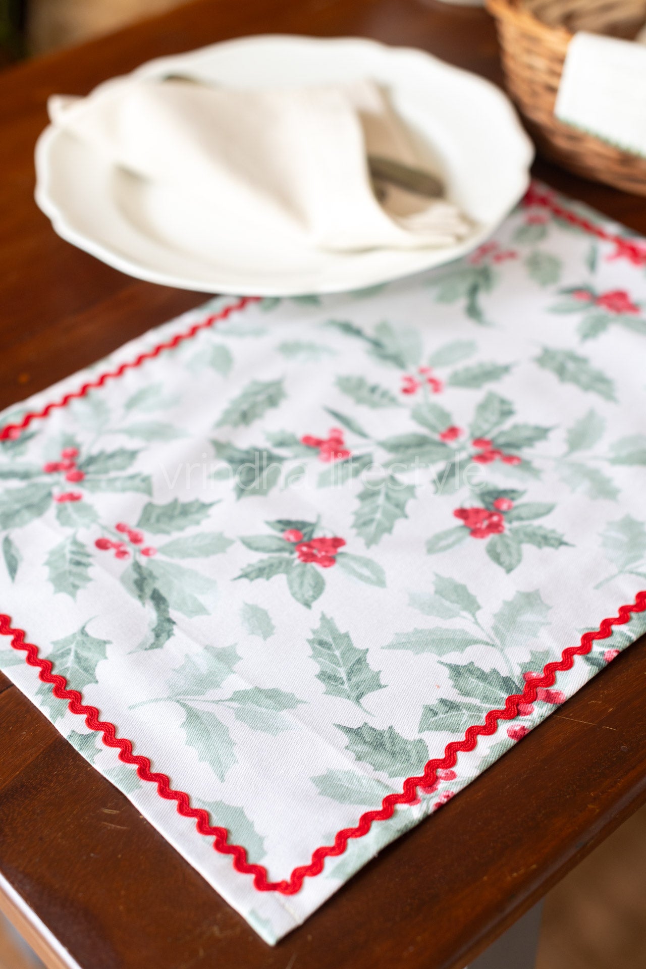PRINTED PLACEMATS with lace detailing -Set of 6 placemats