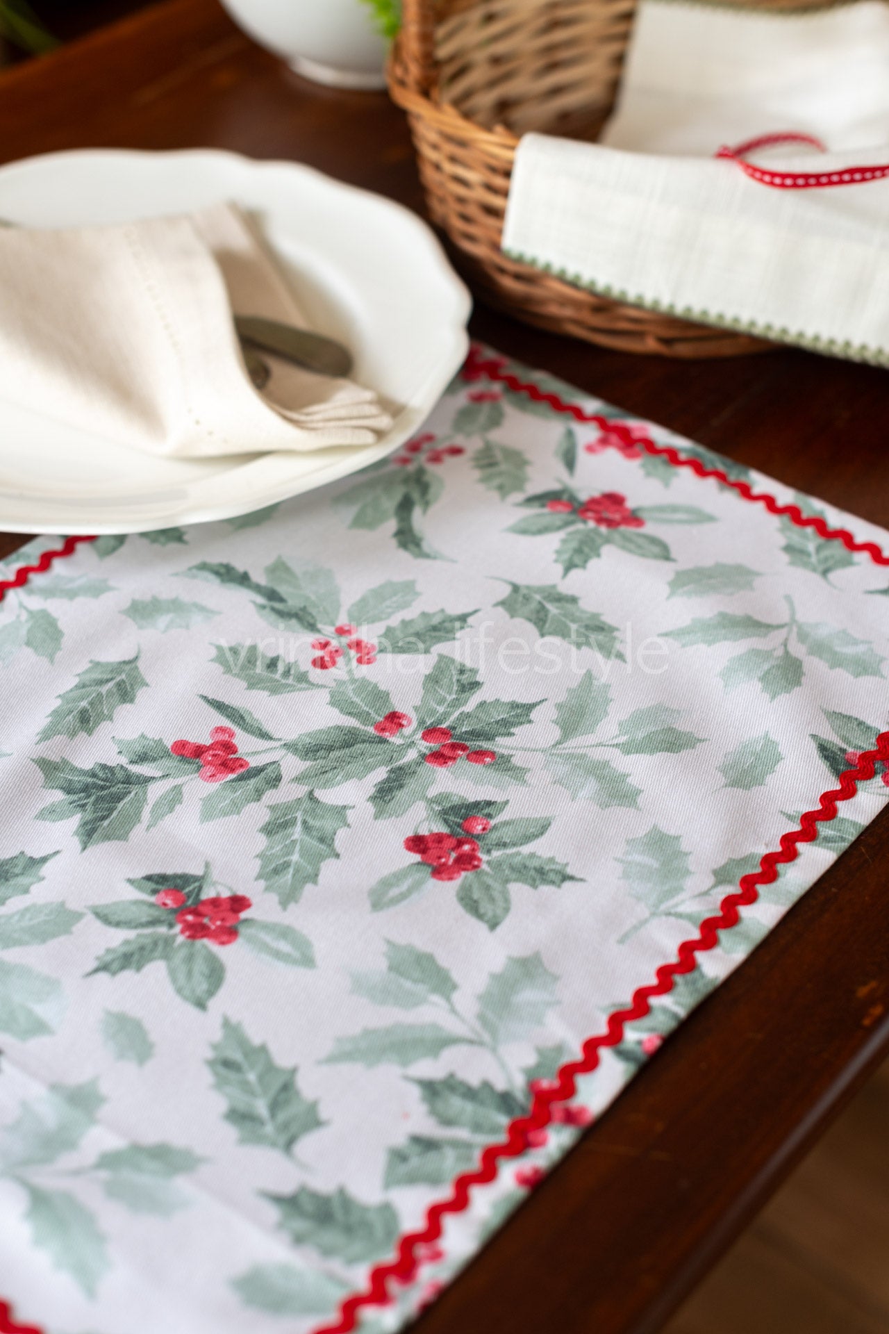 PRINTED PLACEMATS with lace detailing -Set of 6 placemats
