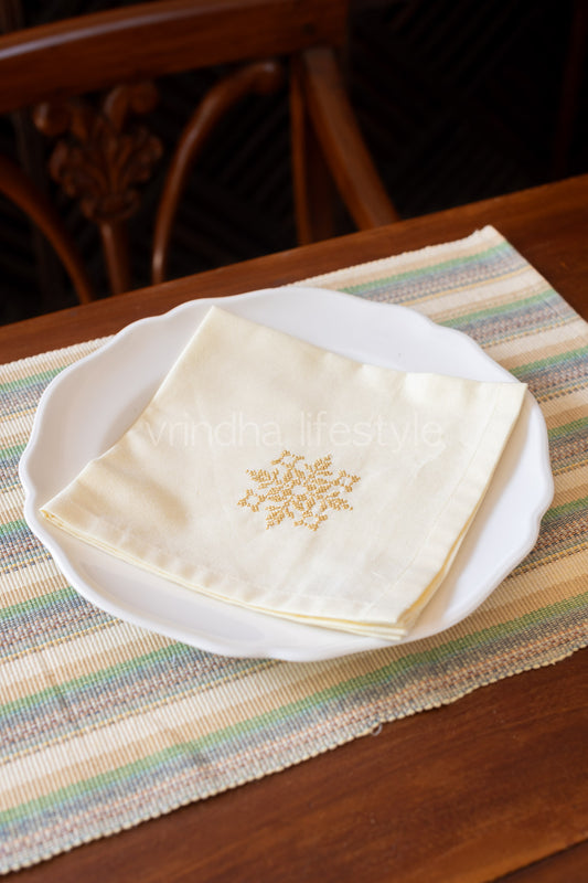 PLACEMATS AND NAPKINS-Set of 6 placemats and 6 embroidered napkins