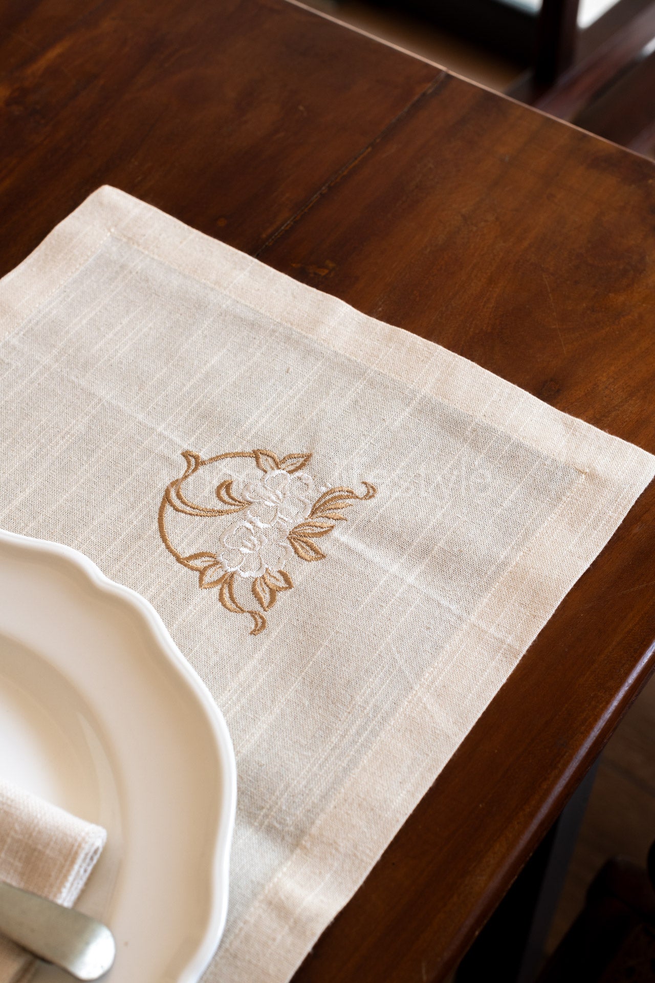 Embroidered place mat-set of 2