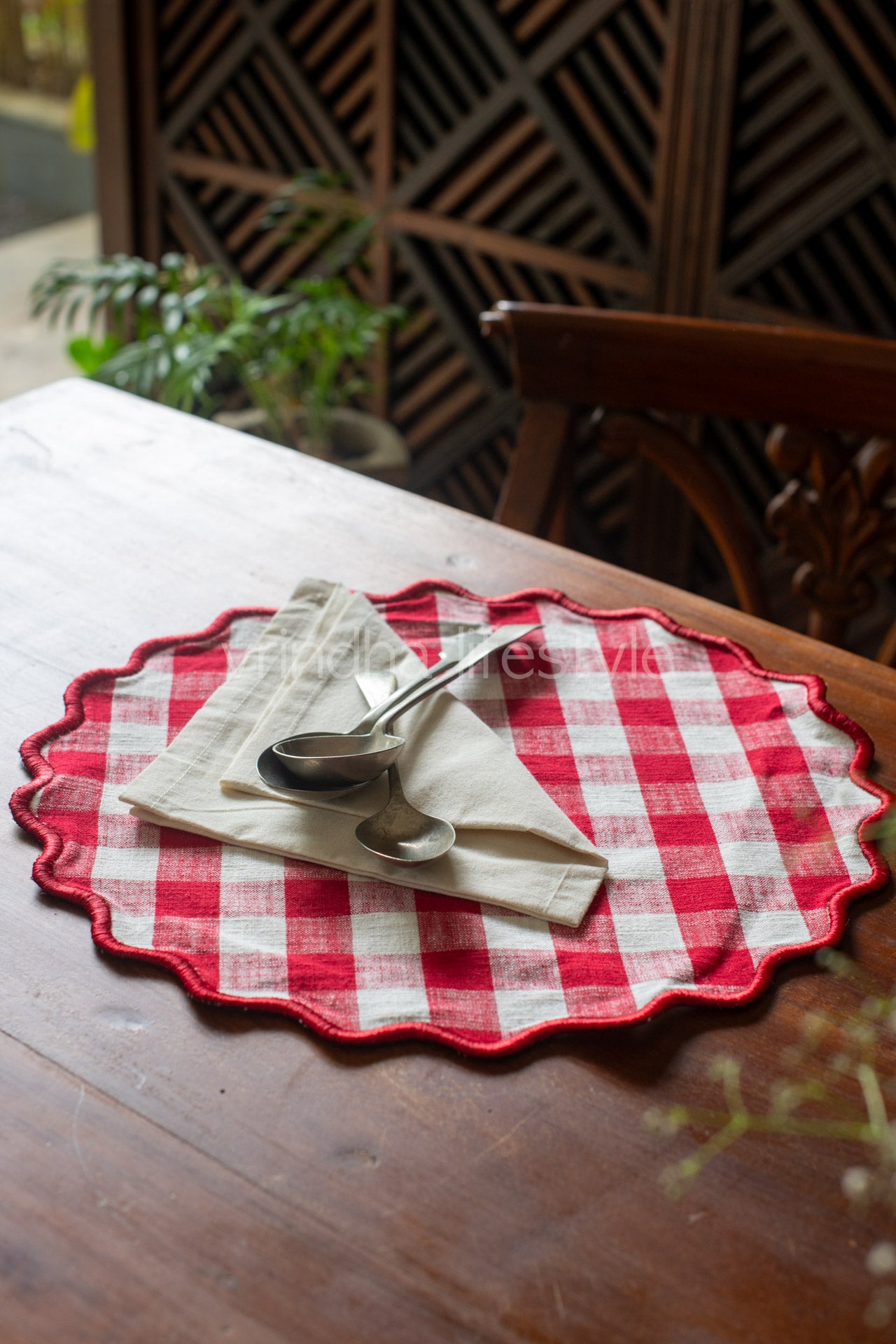 ROUND COTTON PLACEMATS with scalloped edge,14 inches-Set of 2