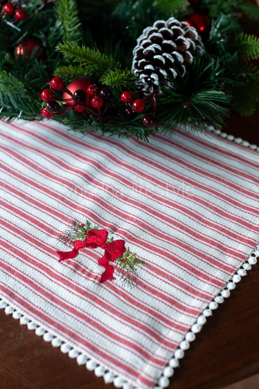 Cotton woven  tray mat with embroidery and lace detailing