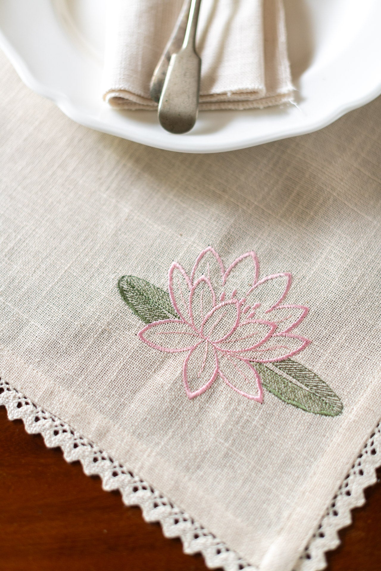 Cotton tray mat with embroidery and lace -customisable