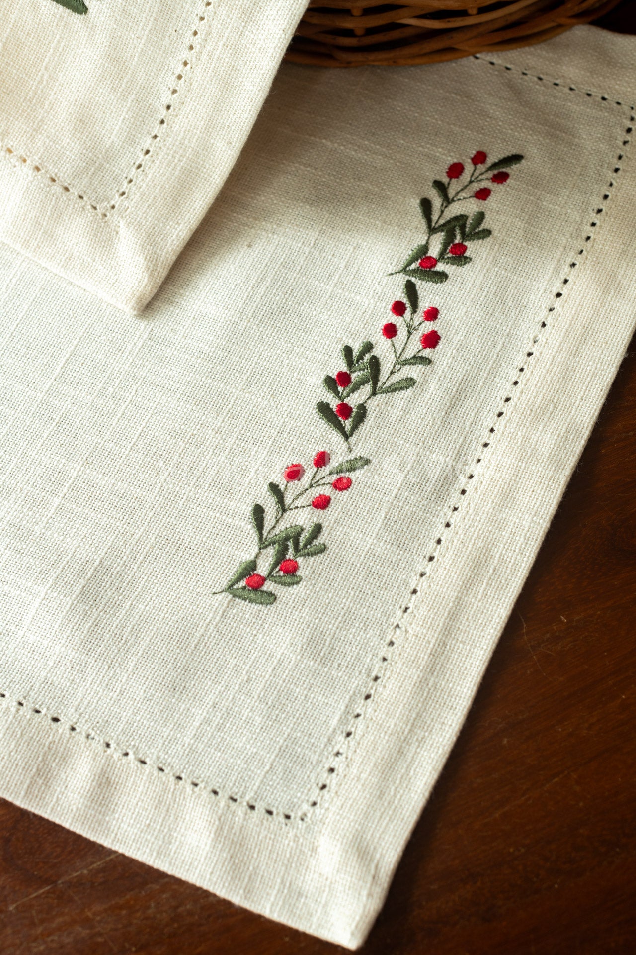 Embroidered place mat-Set of 2