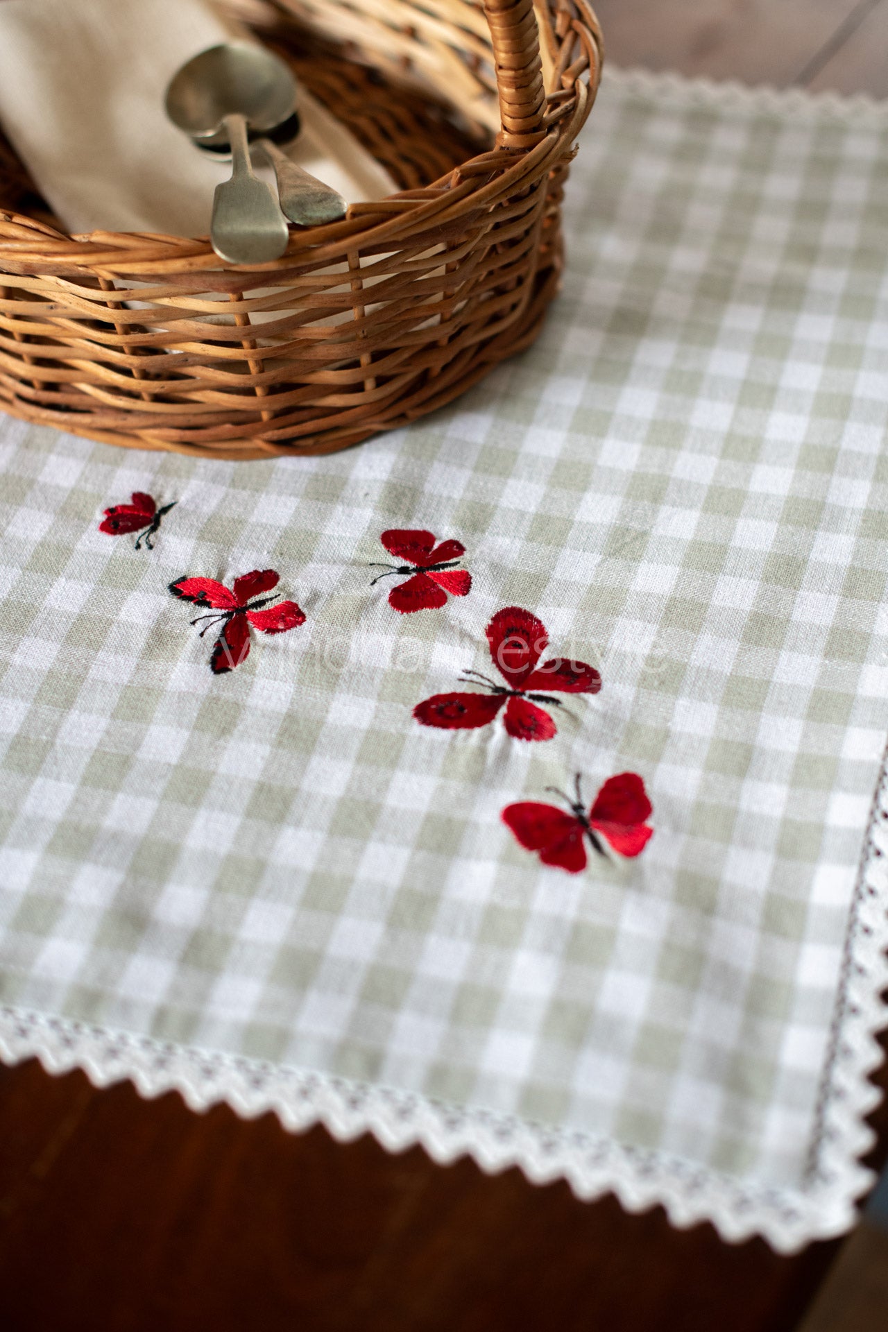 Cotton tray mat with embroidery and lace -customisable