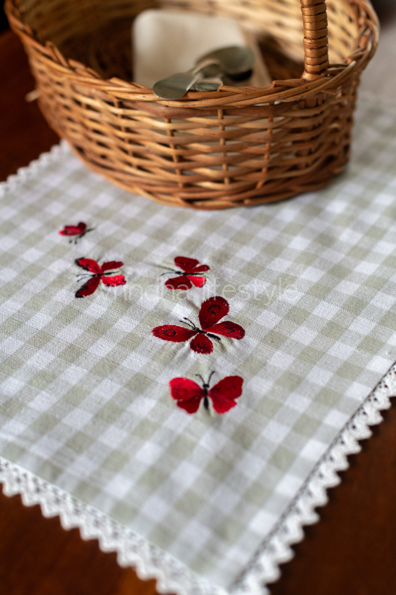 Cotton tray mat with embroidery and lace -customisable