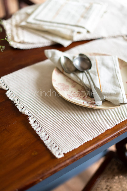 PLACEMATS AND NAPKINS-Set of 6 placemats and 6 napkins