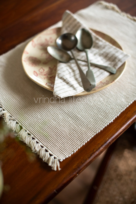 PLACEMATS AND NAPKINS-Set of 6 placemats and 6 napkins