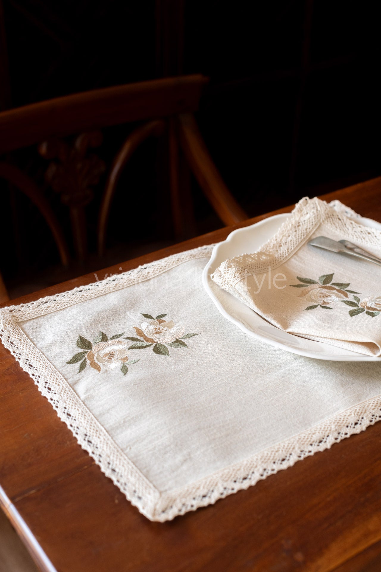 Embroidered place mat with lace detailing_single unit-customisable