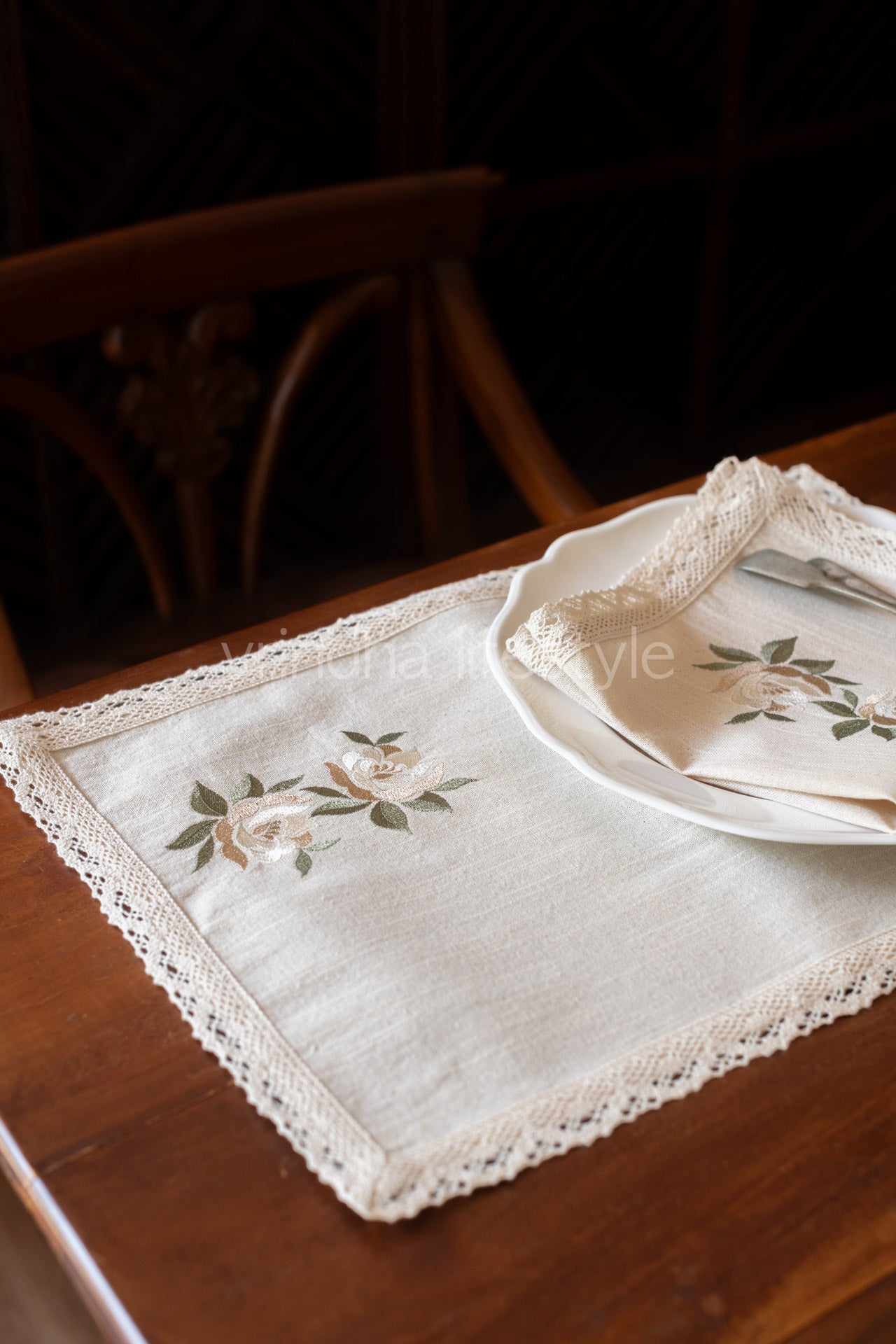 Embroidered place mat with lace detailing_single unit-customisable