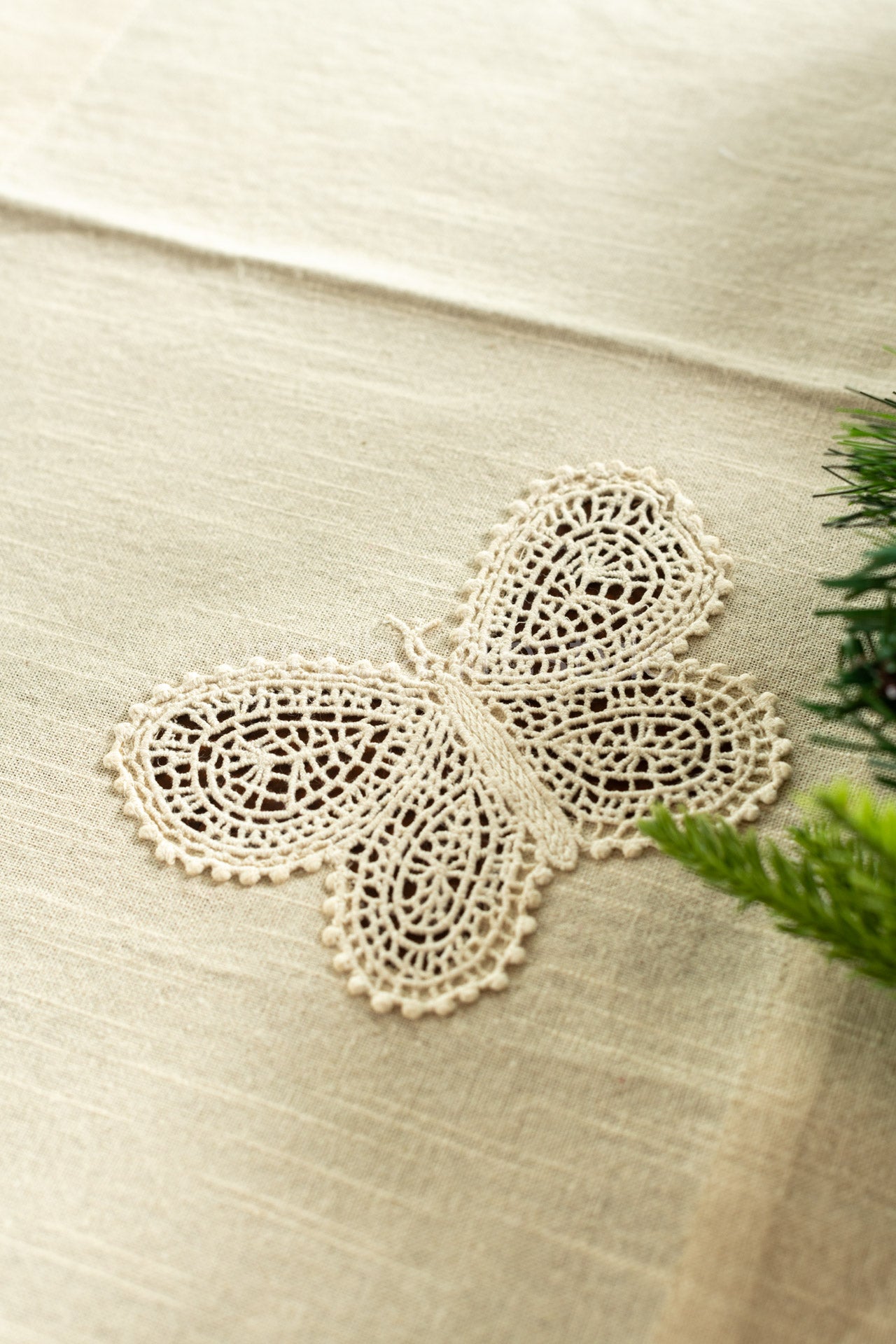 cotton table runner with lace detailing-14.5x56 - inches -4 seater