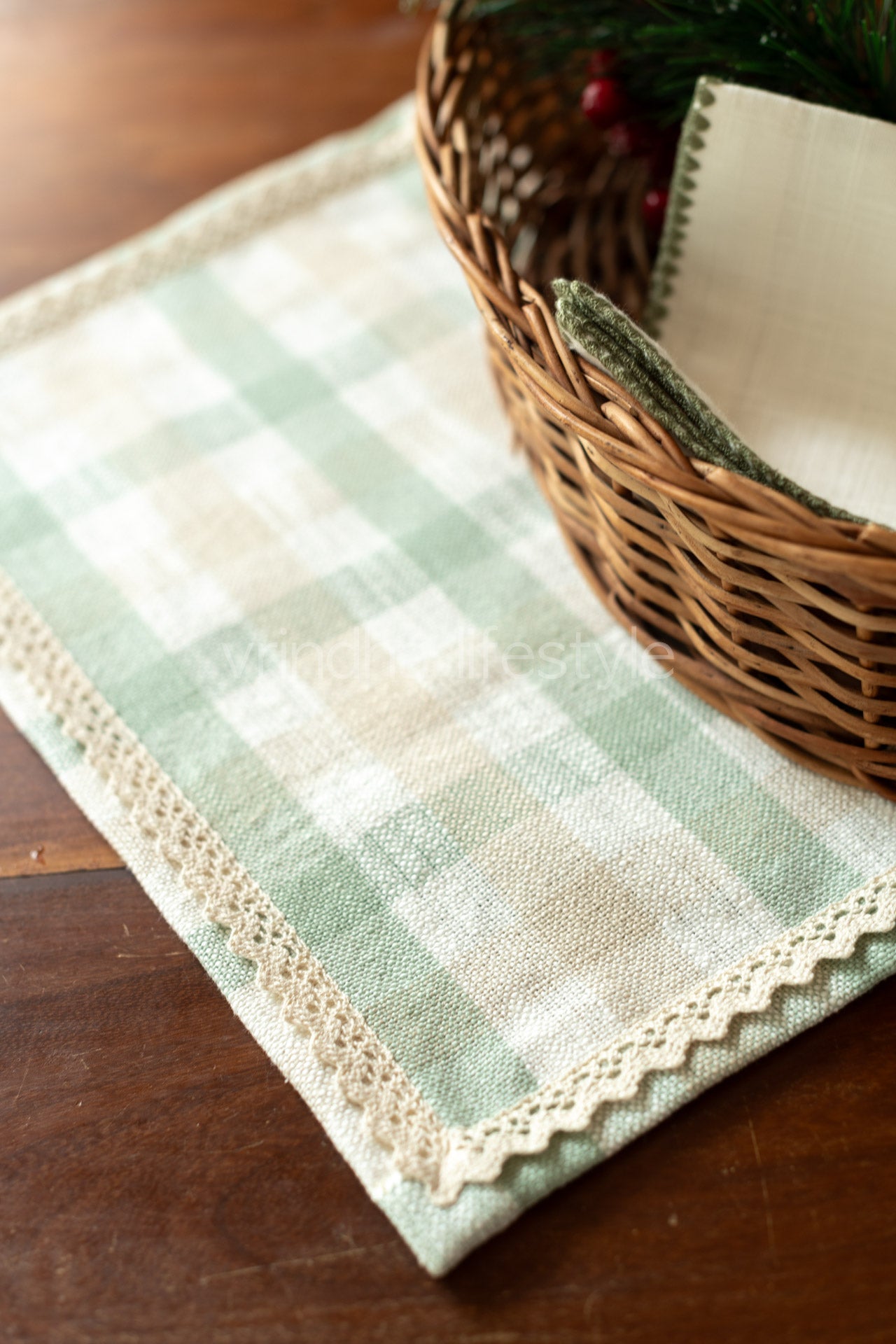 Woven  cotton tray mat with lace detailing