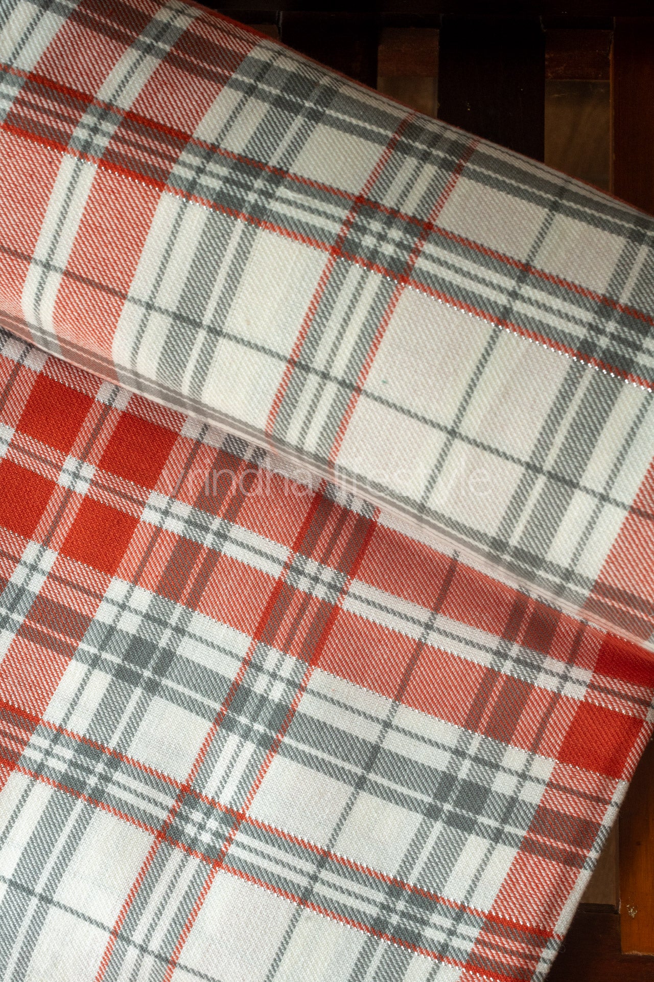 Soft Cotton Lurex bedcover-110x110 inches