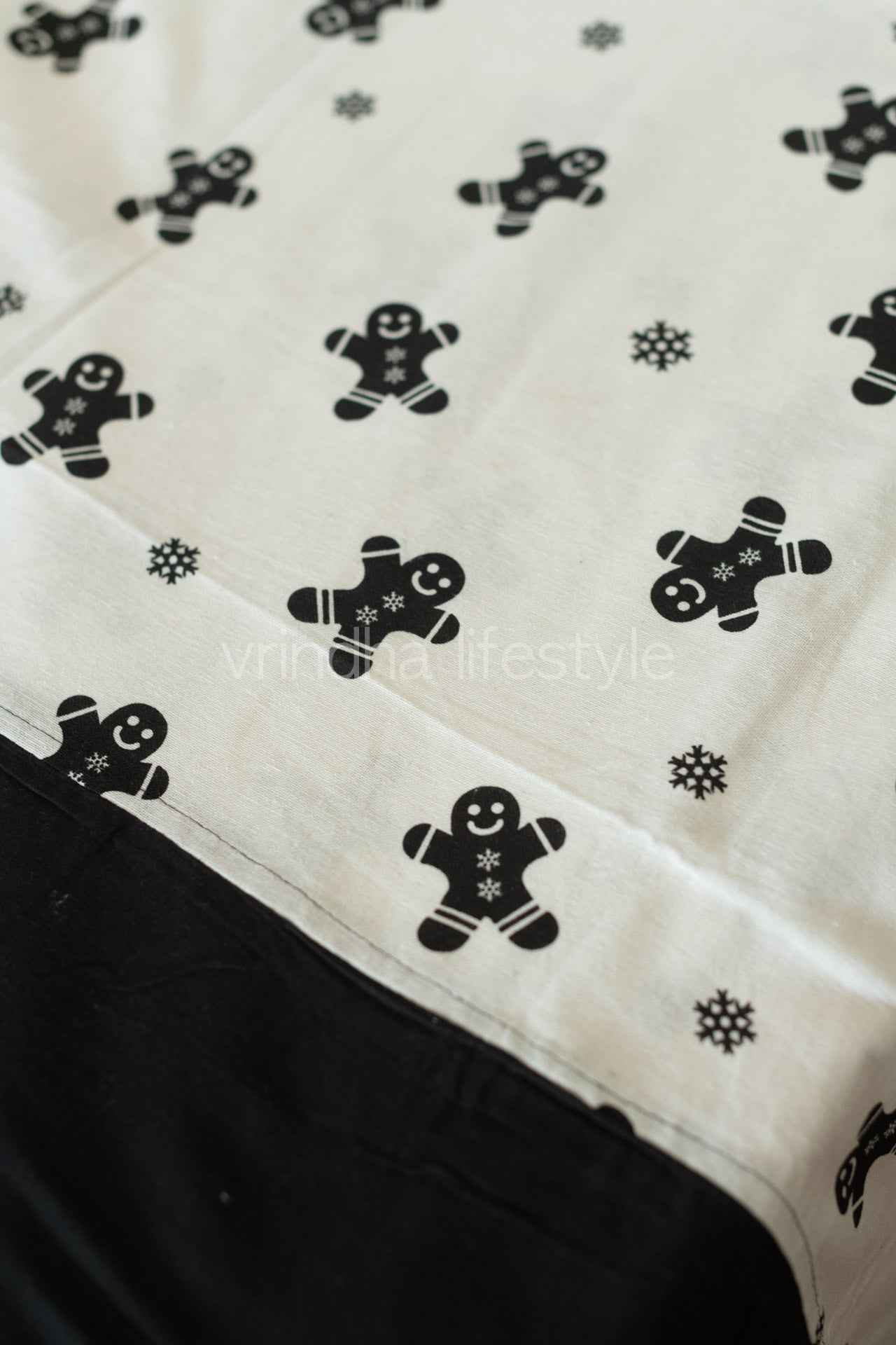 COTTON PRINTED BEDSHEET WITH PLAIN BORDER-queen size