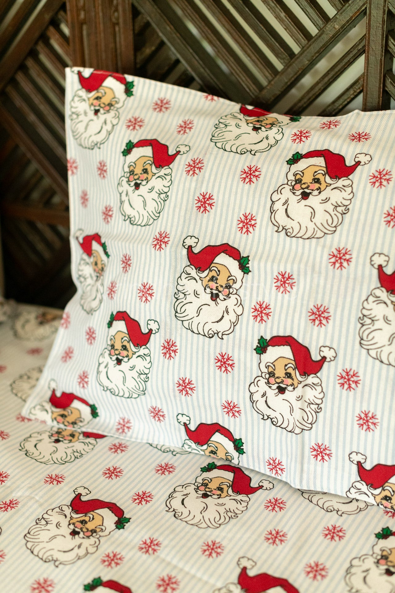 COTTON PRINTED BEDSHEET WITH PLAIN BORDER-queen size